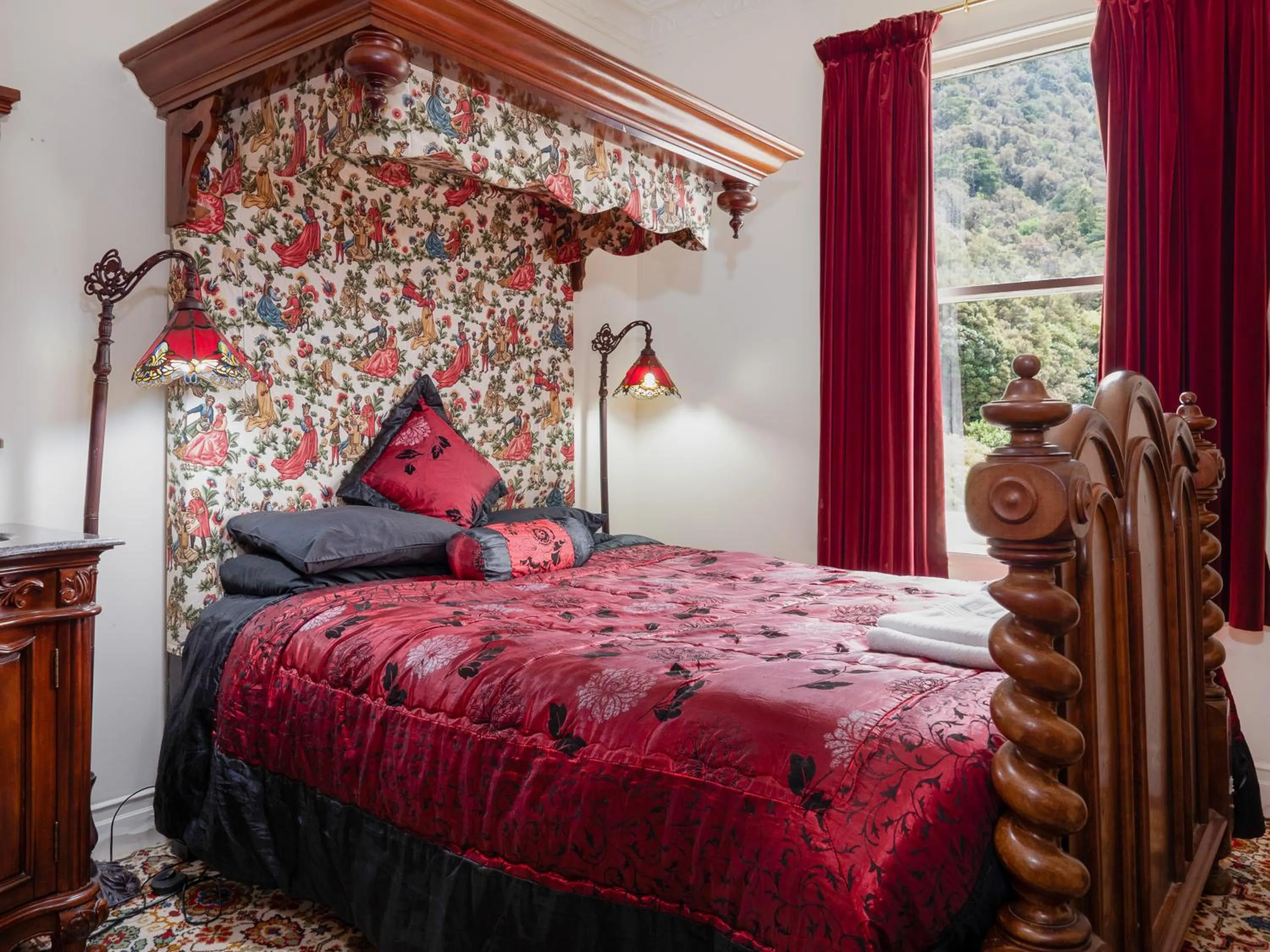 Bed in Otira Stagecoach Hotel