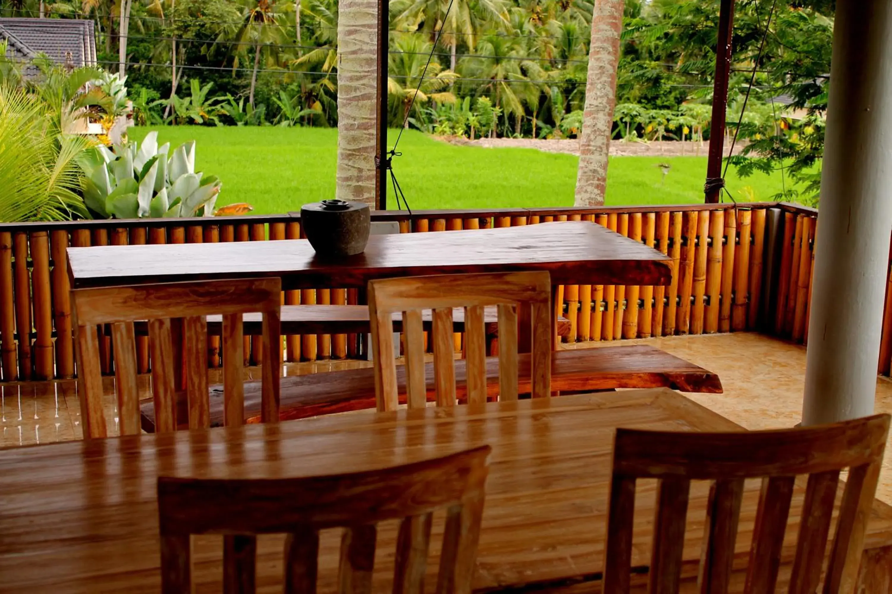 Restaurant/places to eat in Junjungan Suite Restaurant/places to eat in Junjungan Suite