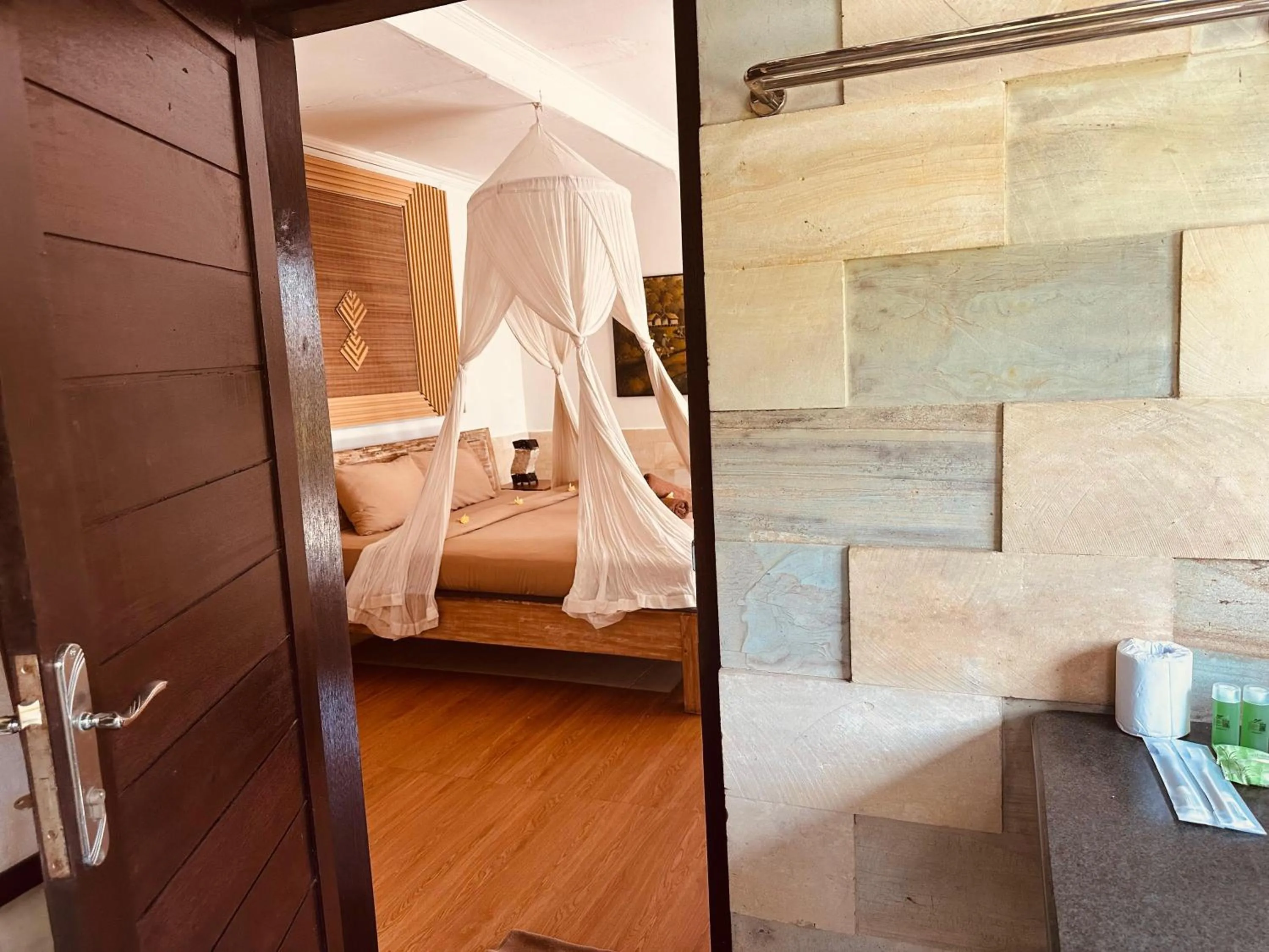 Bathroom, Bed in Junjungan Suite