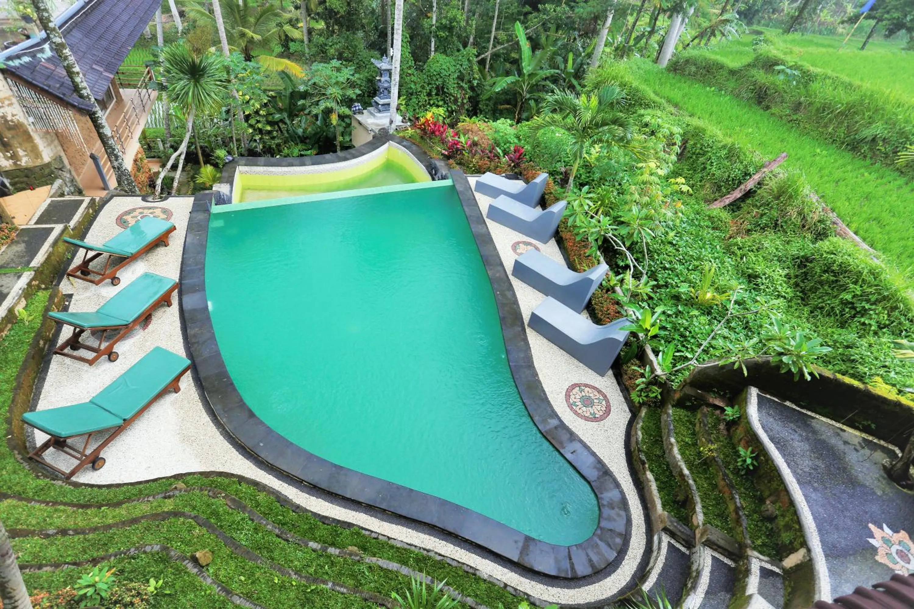 Swimming pool in Junjungan Suite