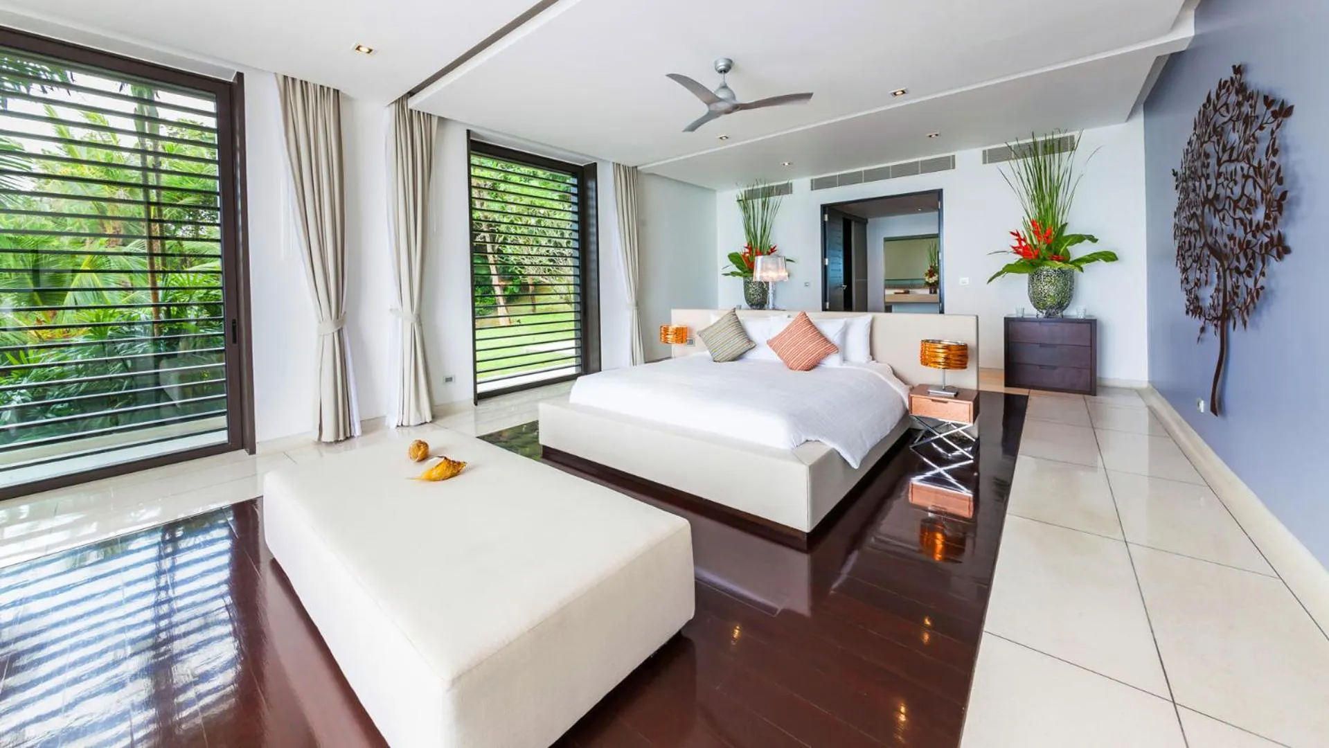 Bed in Ocean's 11 Villa