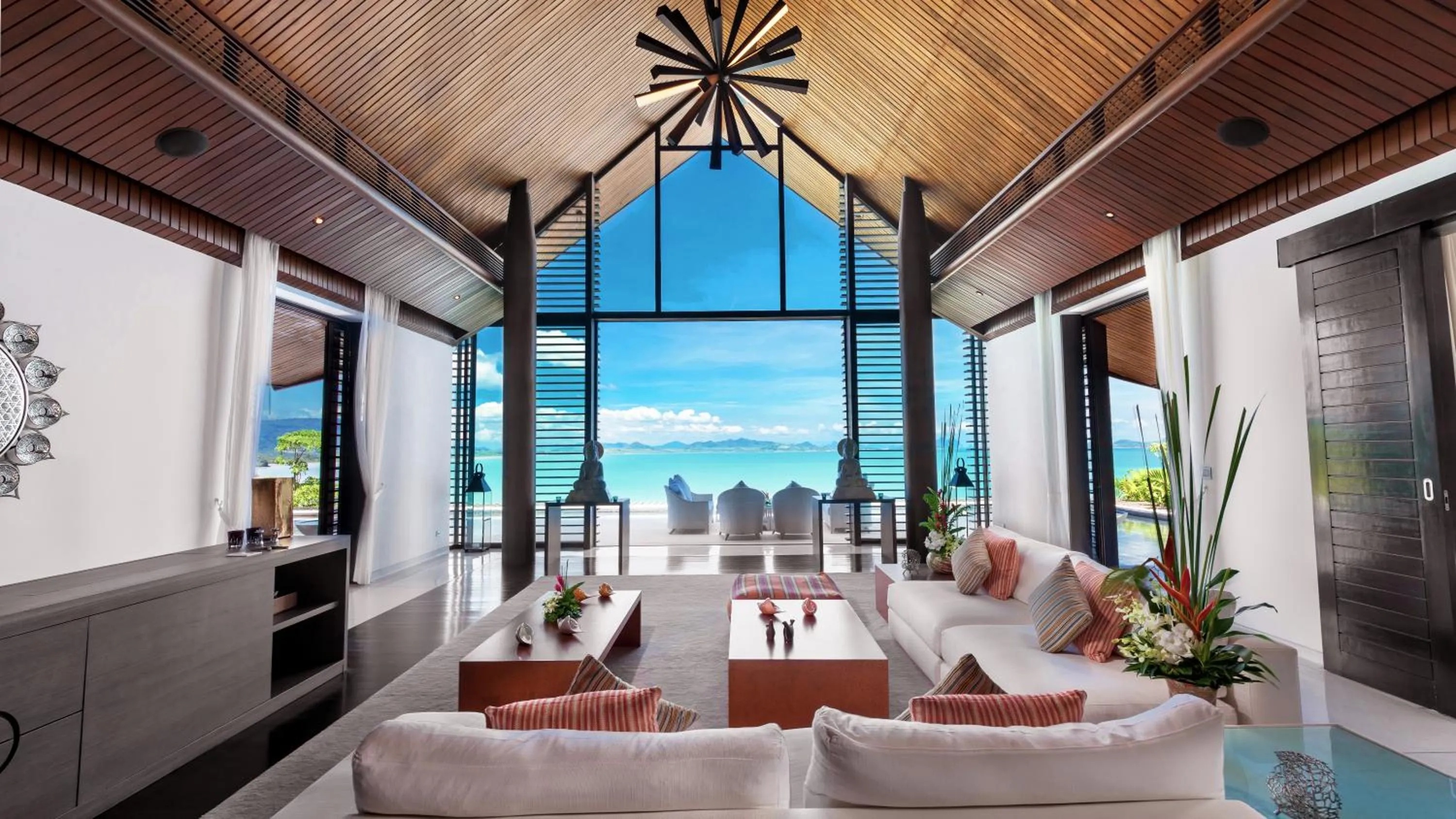 Communal lounge/ TV room in Ocean's 11 Villa