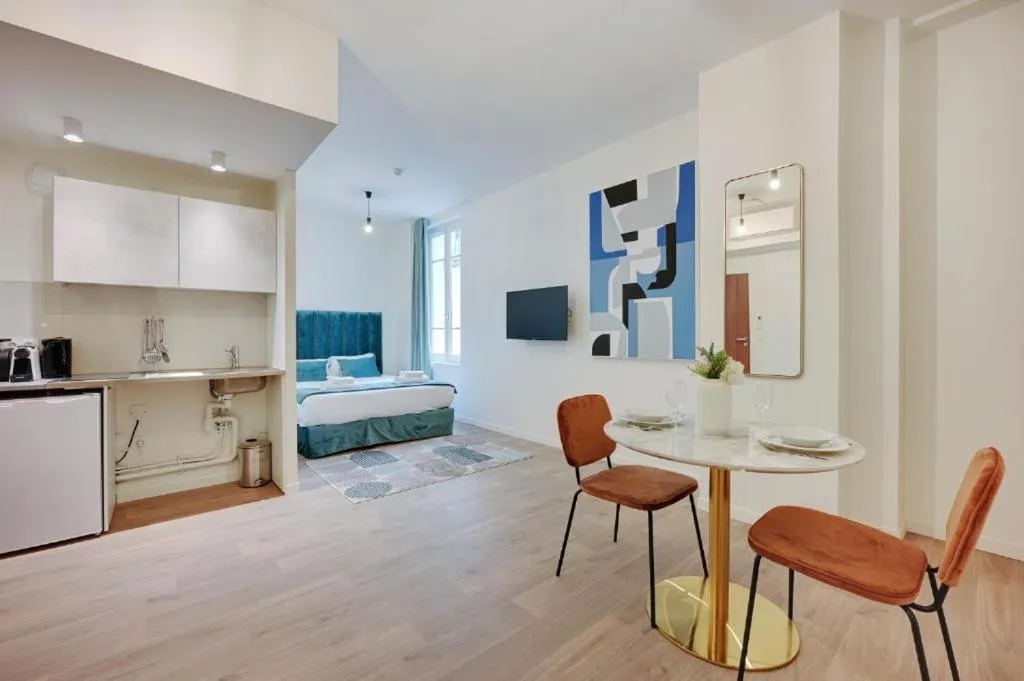 TV and multimedia in La Lumière de Paris