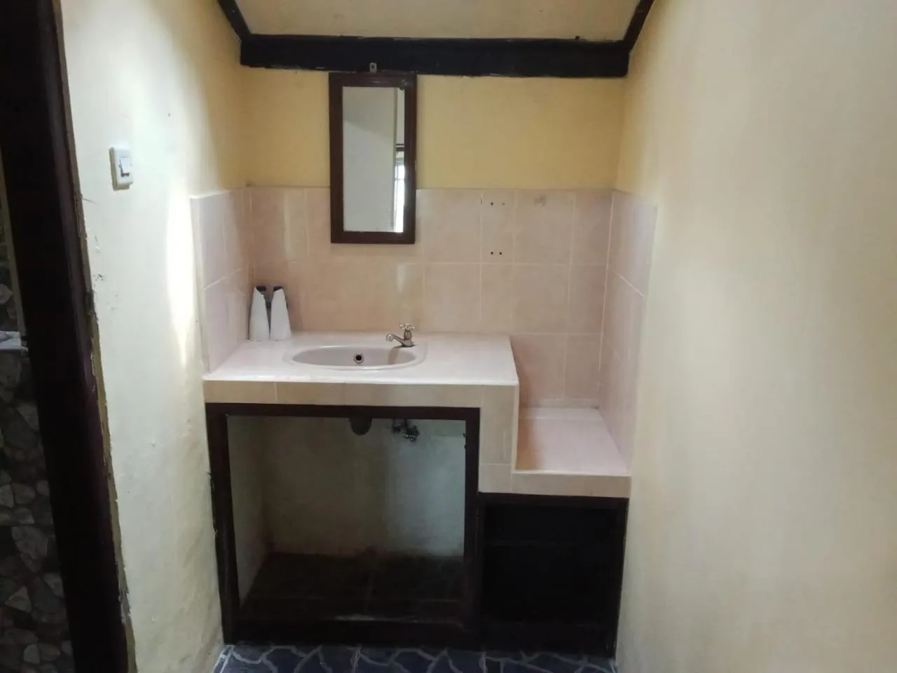 Bathroom in Guru Ratna