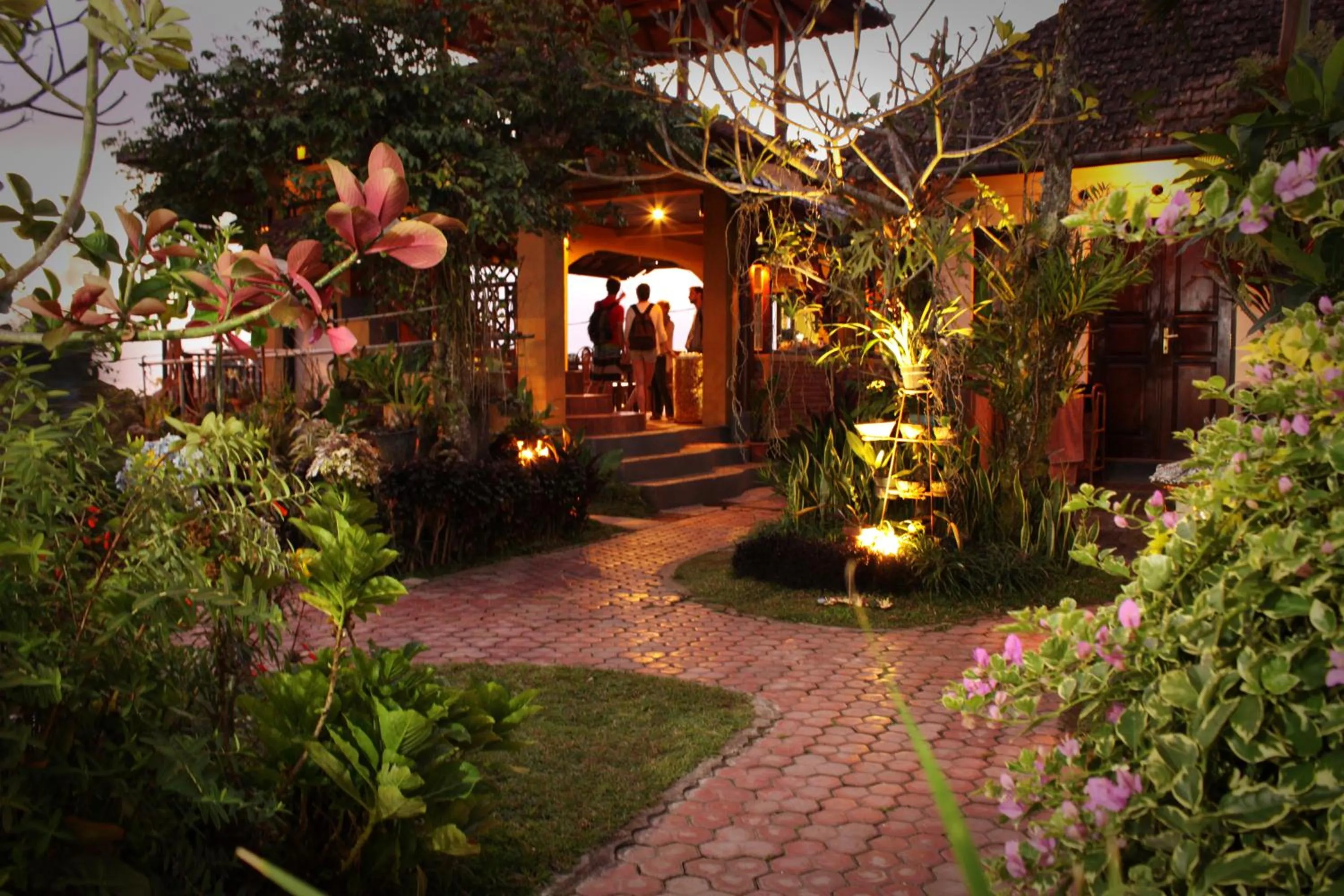 Restaurant/places to eat in Guru Ratna