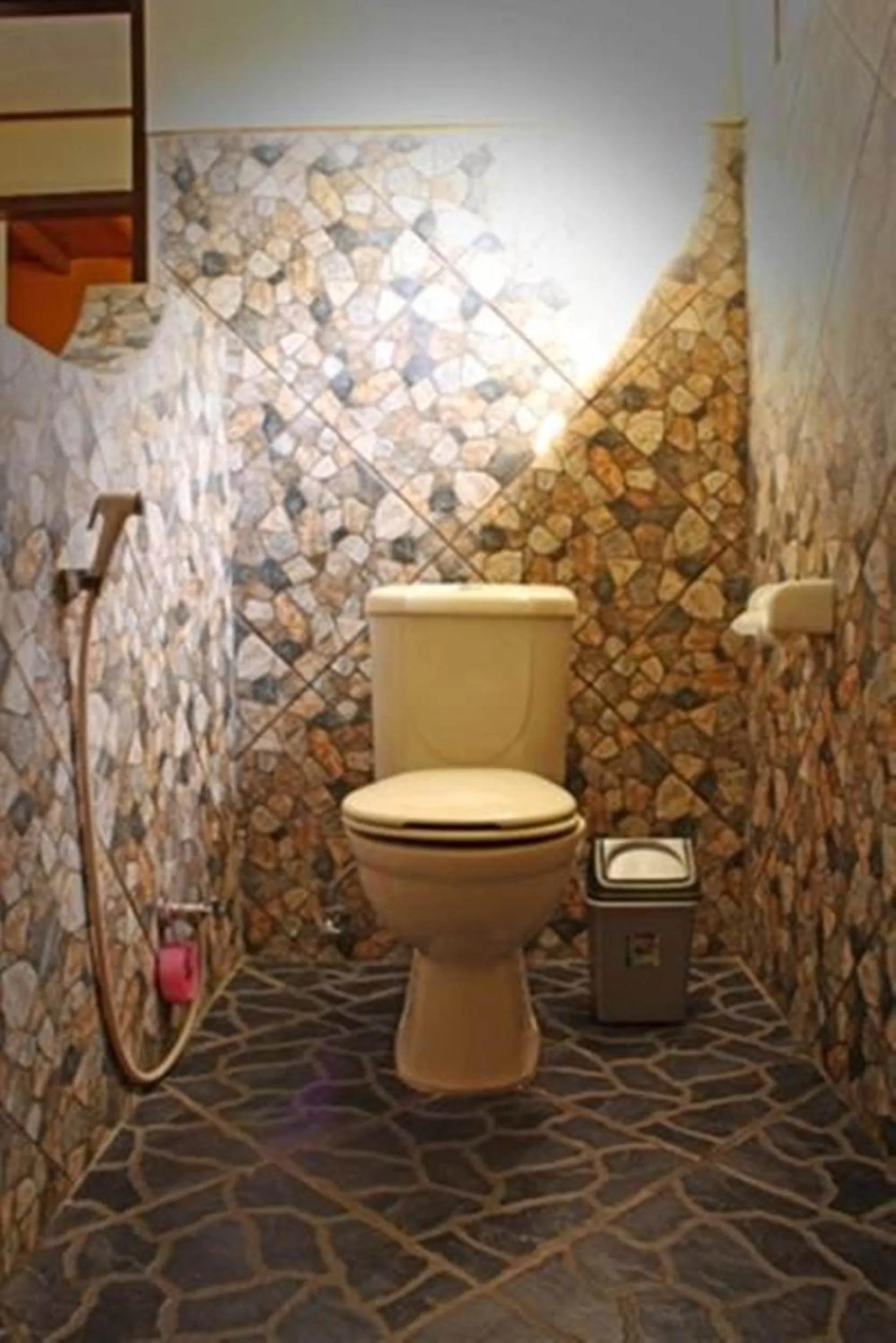 Shower in Guru Ratna