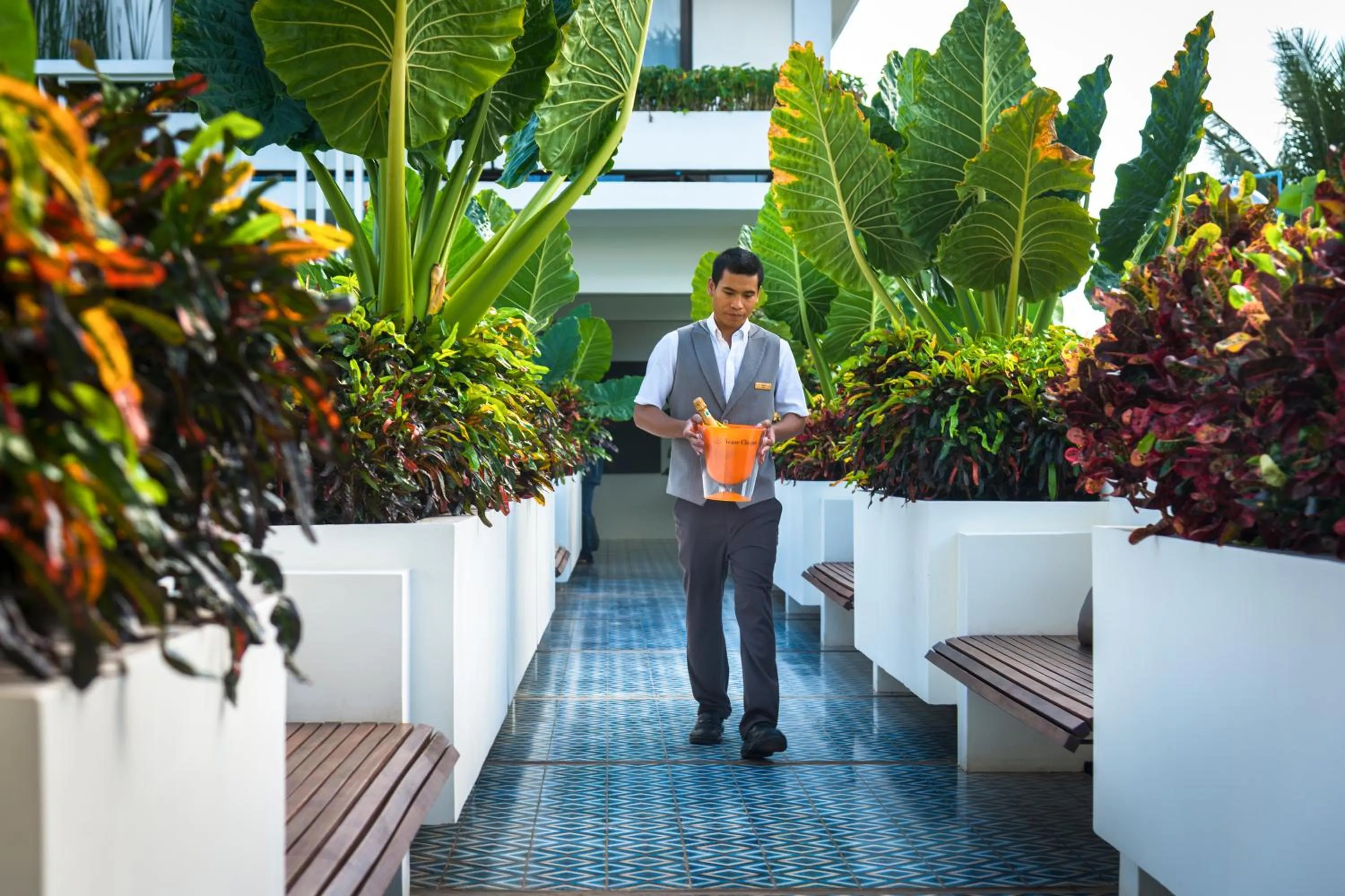 Staff in Viroth's Hotel