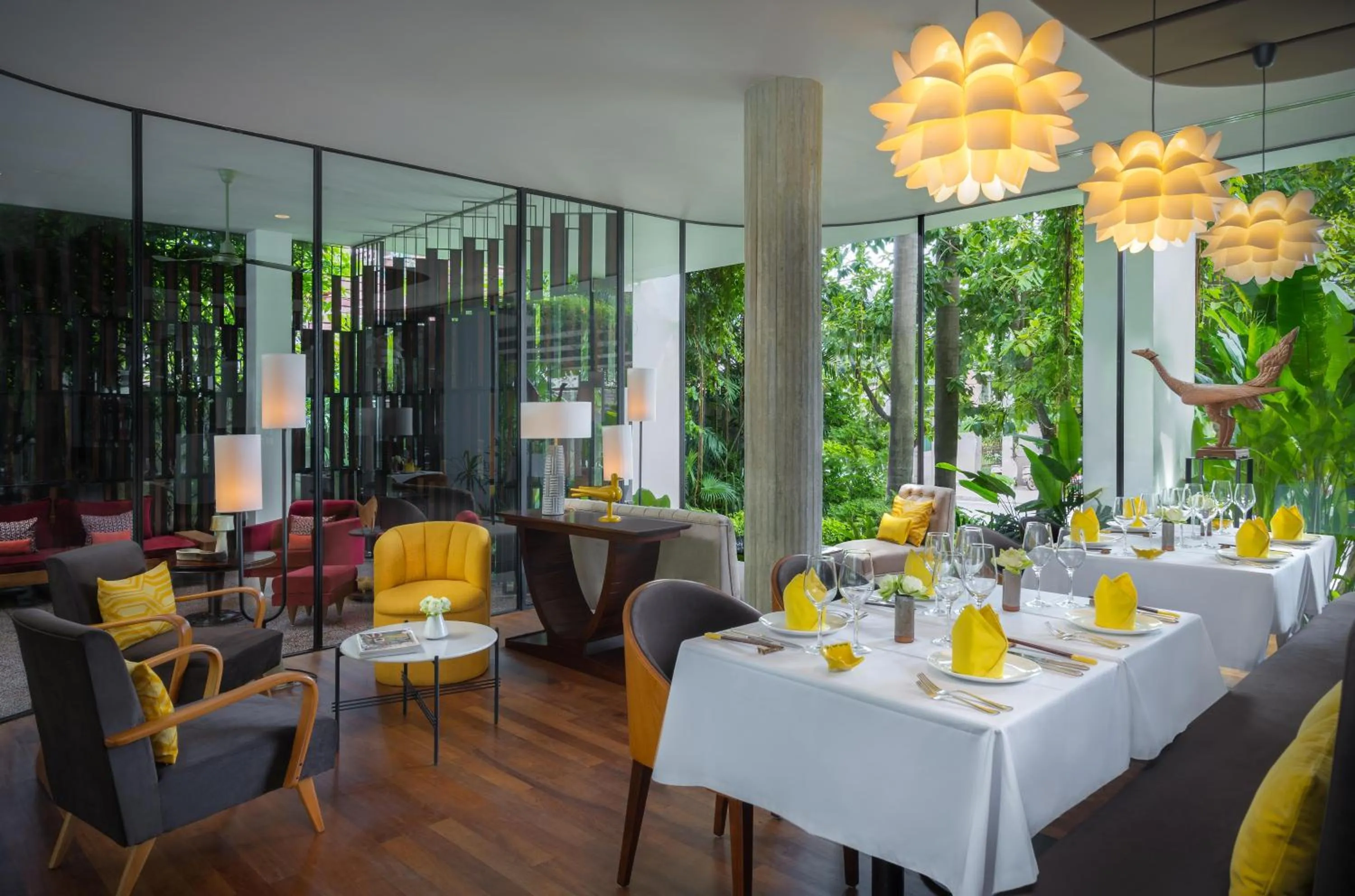 Restaurant/places to eat in Viroth's Hotel