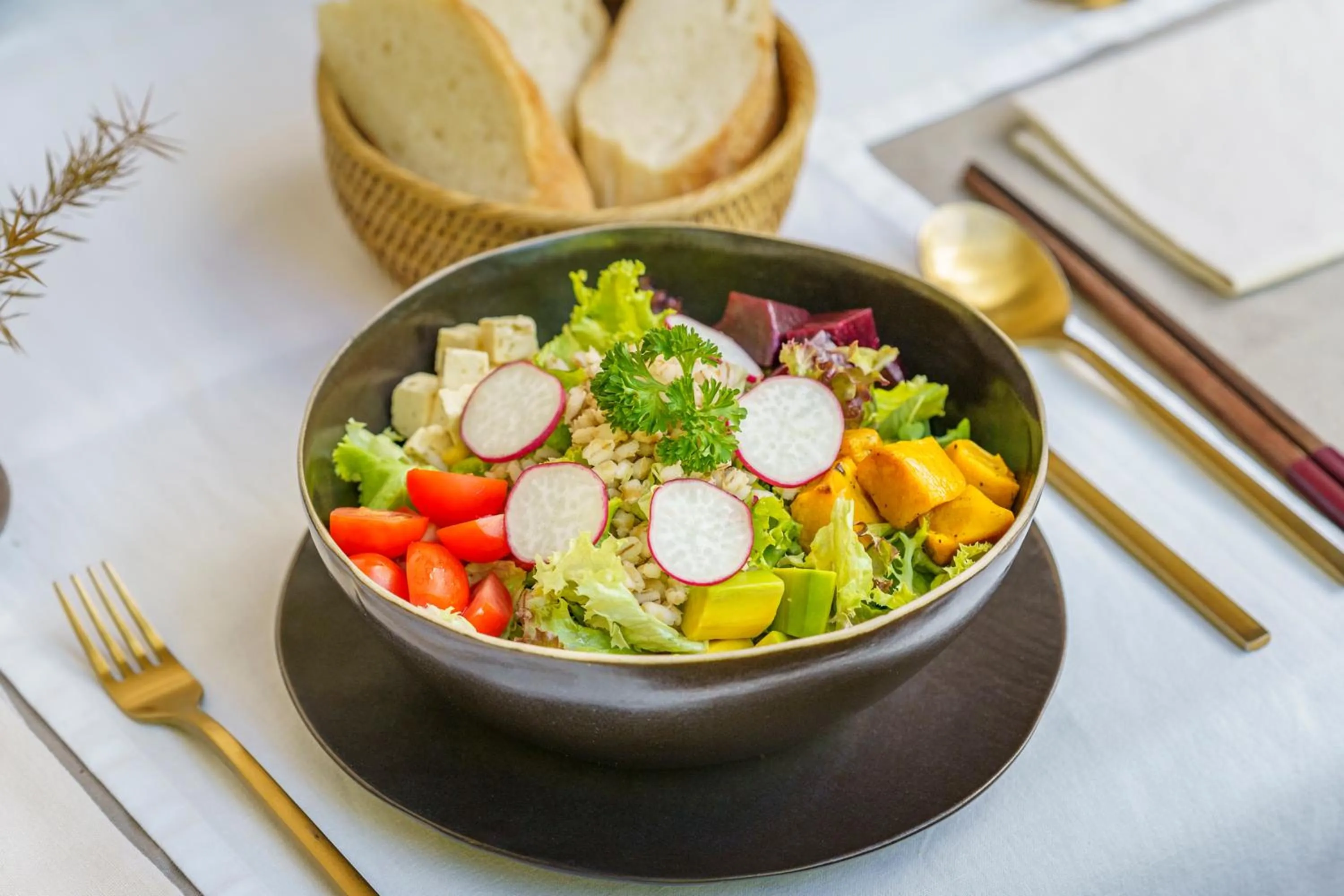 Food in Viroth's Hotel