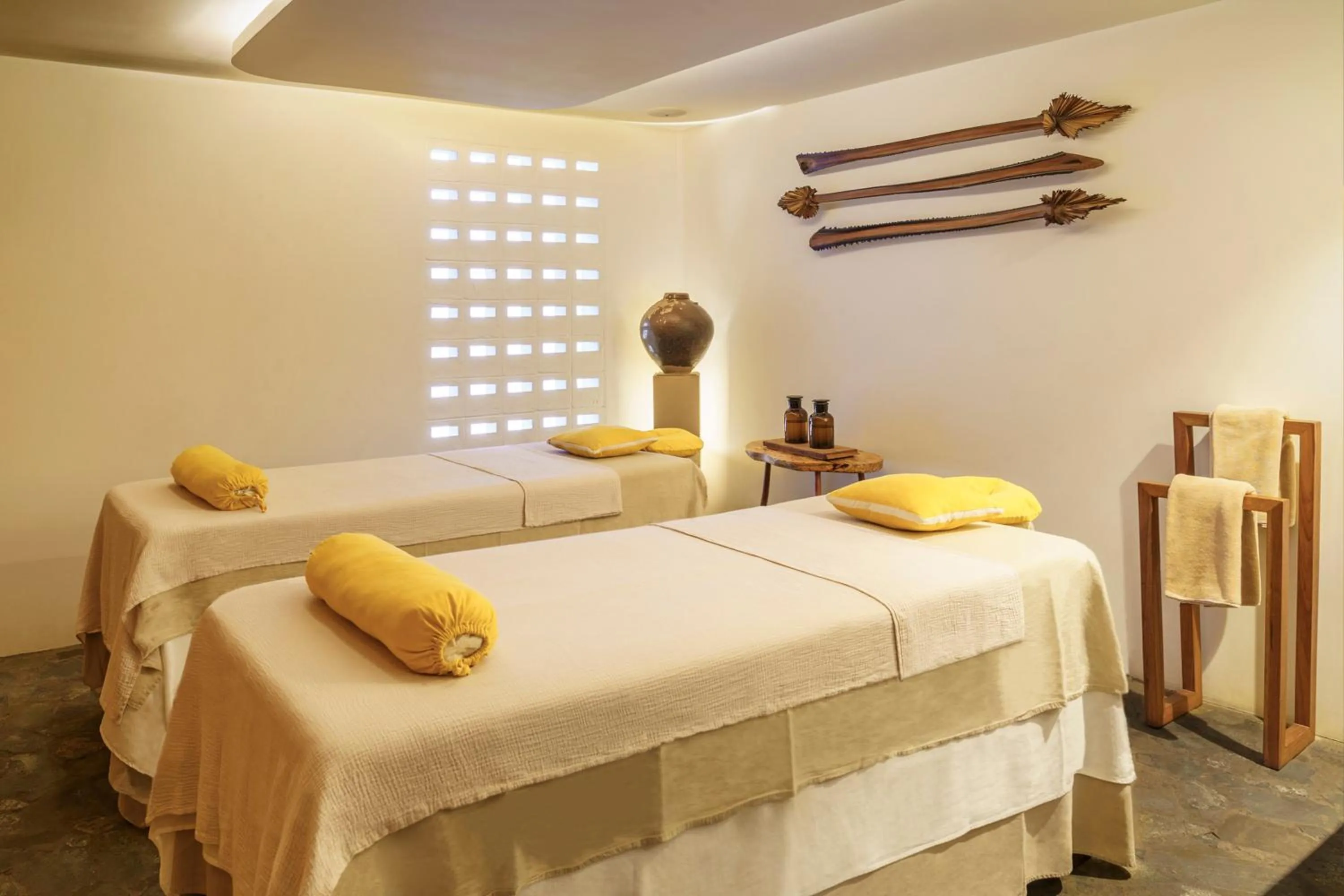Spa and wellness centre/facilities, Bed in Viroth's Hotel