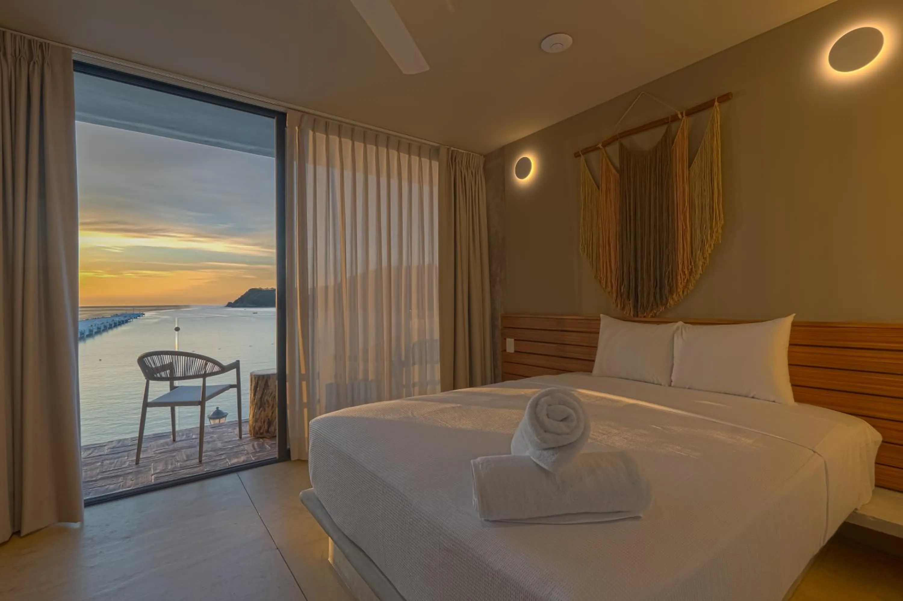 Balcony/Terrace, Bed in Unnu