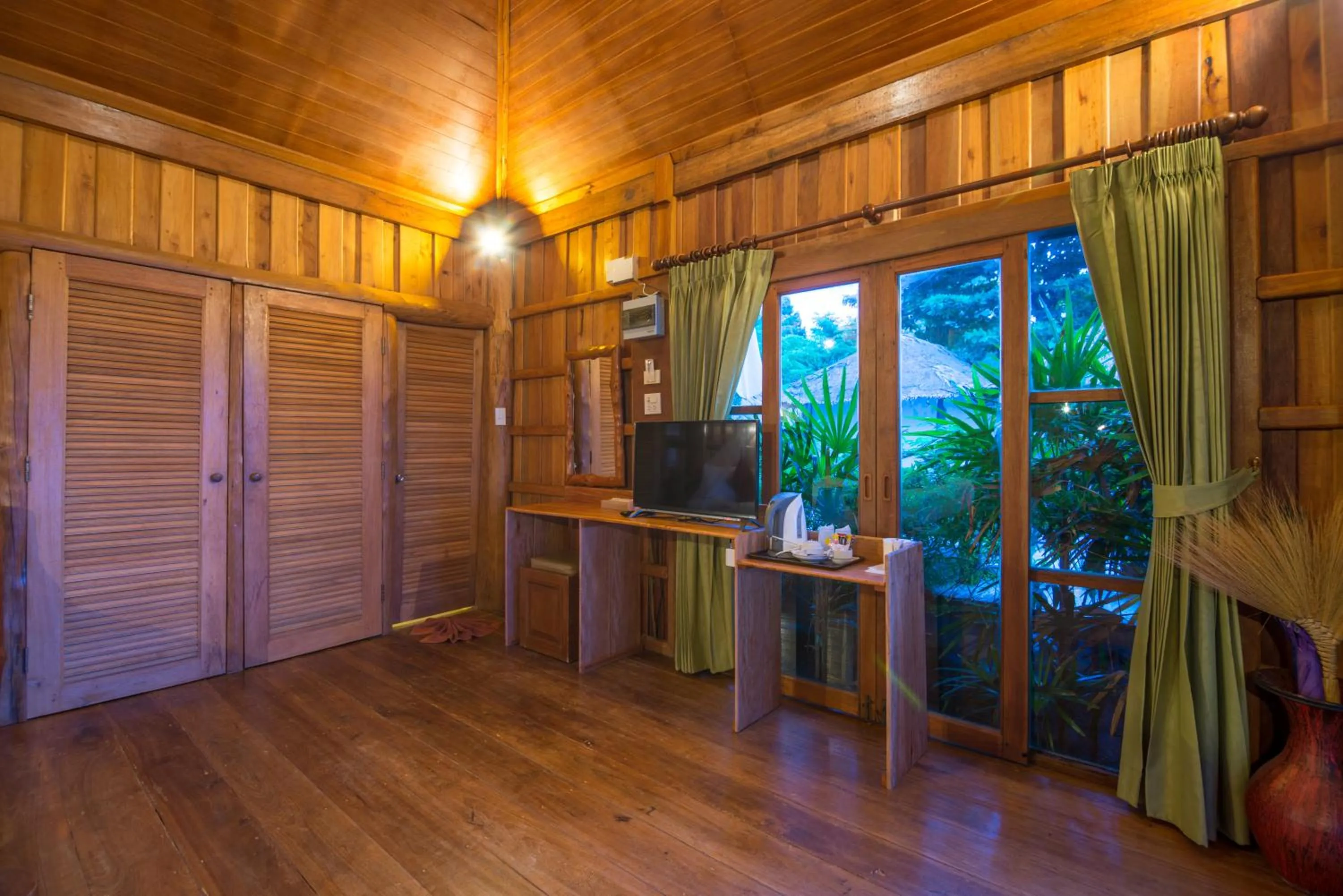 Thiwson Beach Resort - SHA Extra Plus