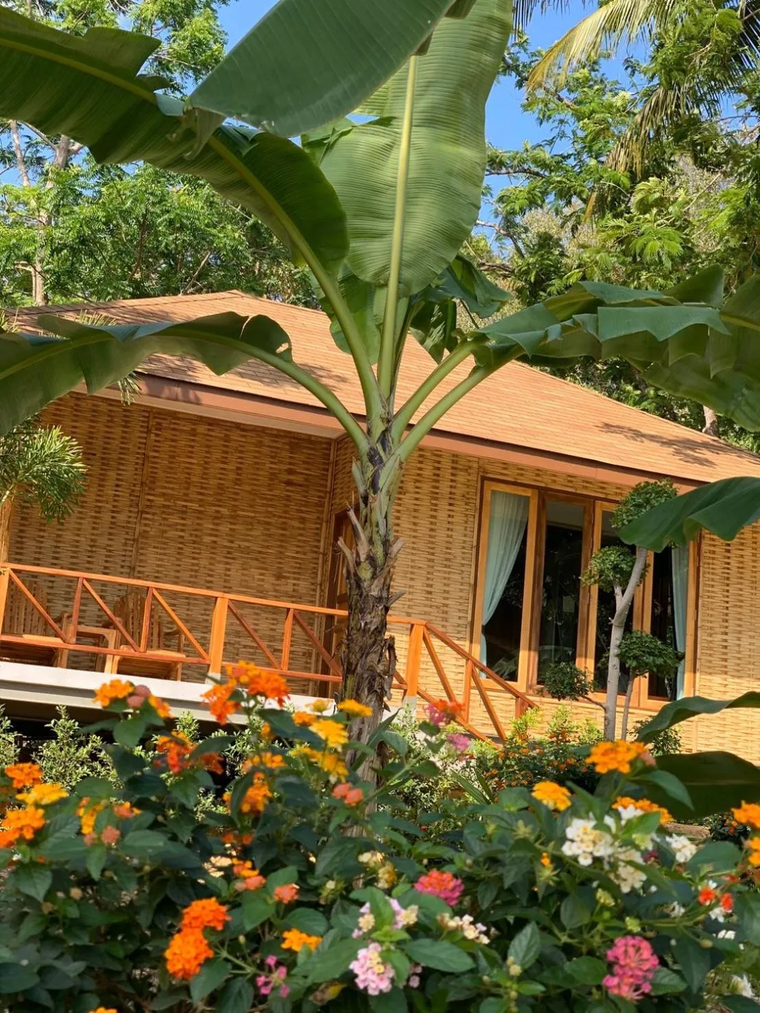 Thiwson Beach Resort - SHA Extra Plus