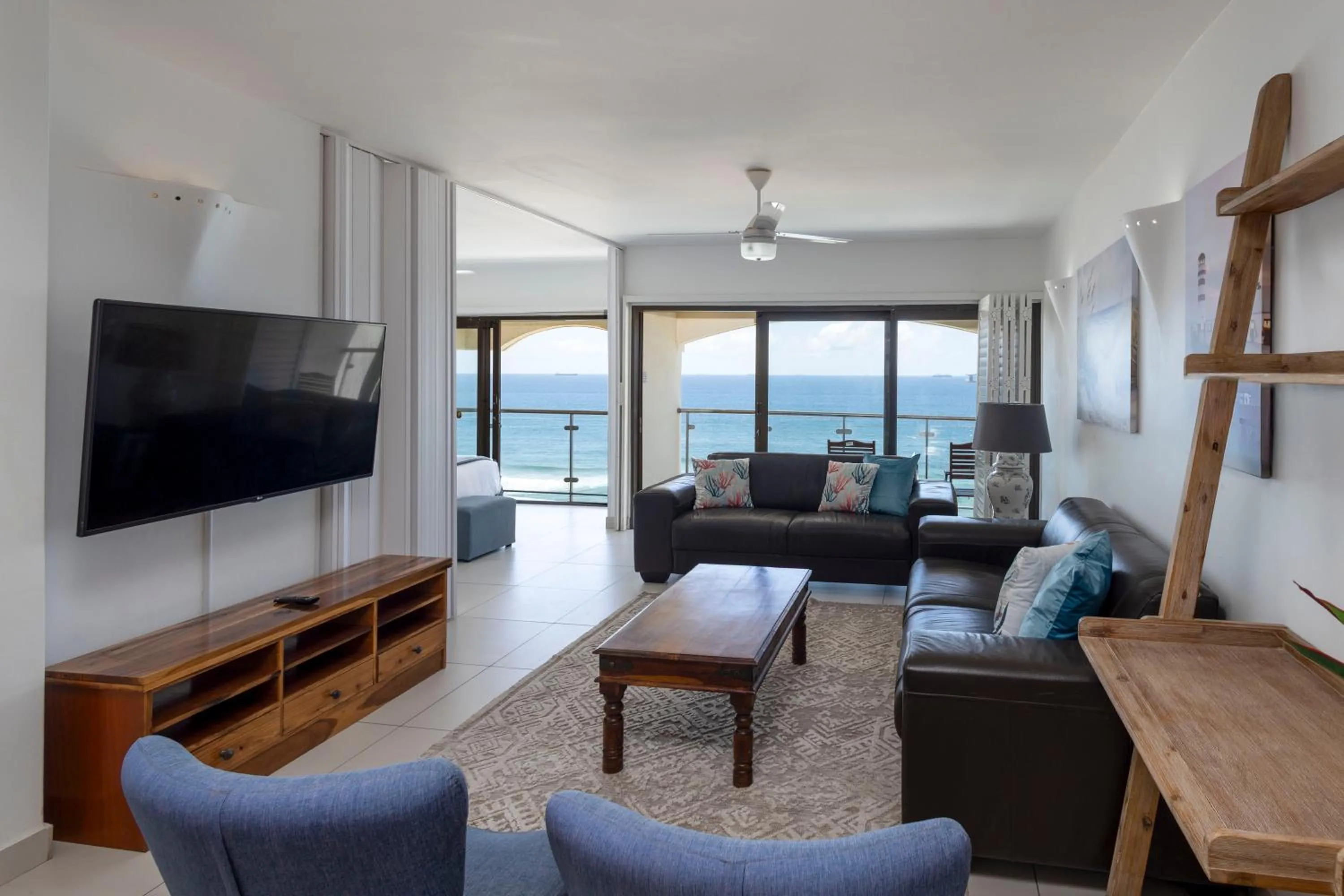 802 Bermudas - Seaviews & beach access - Modern 3BR