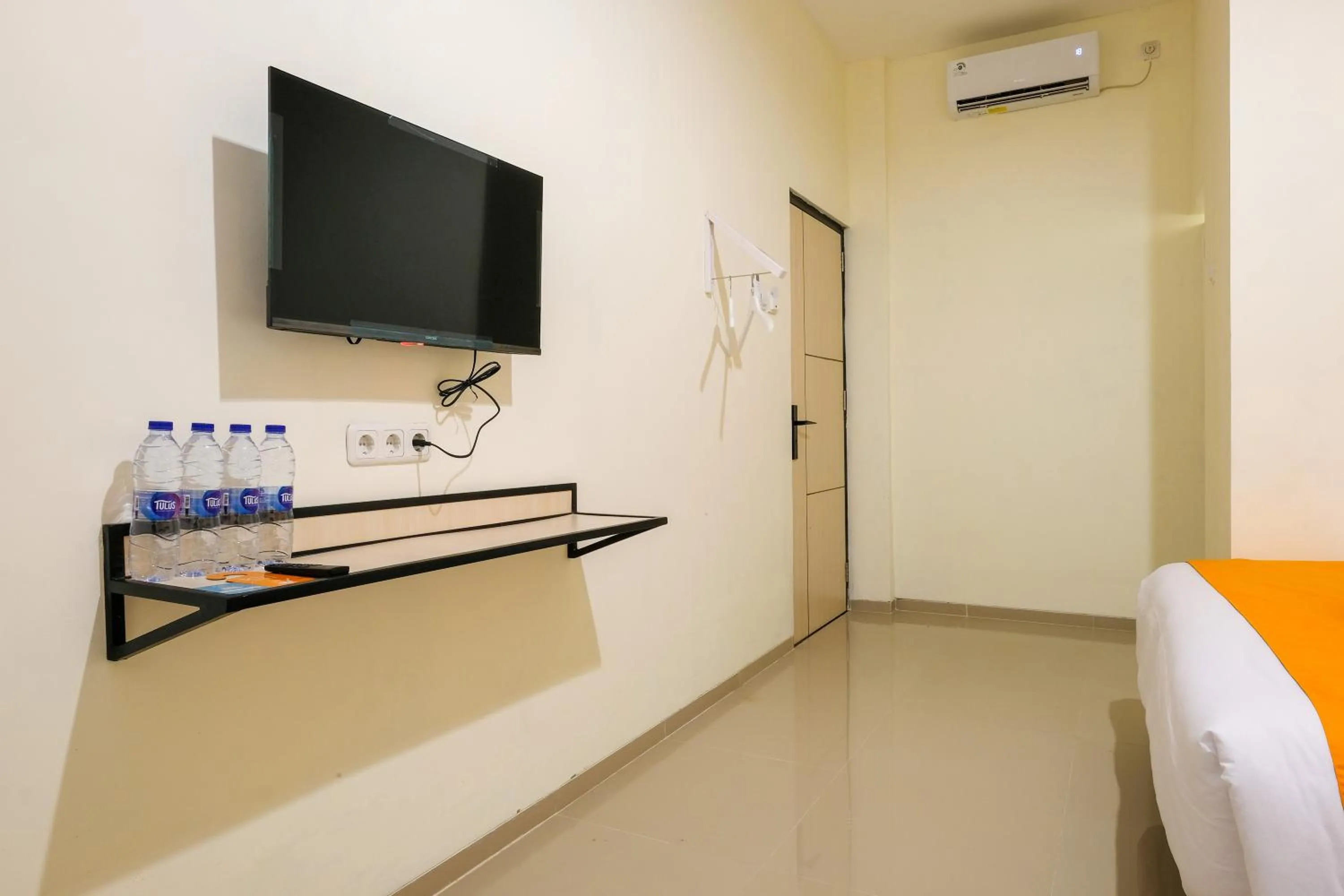 TV and multimedia, Bed in Sans Hotel Beskalan Malioboro