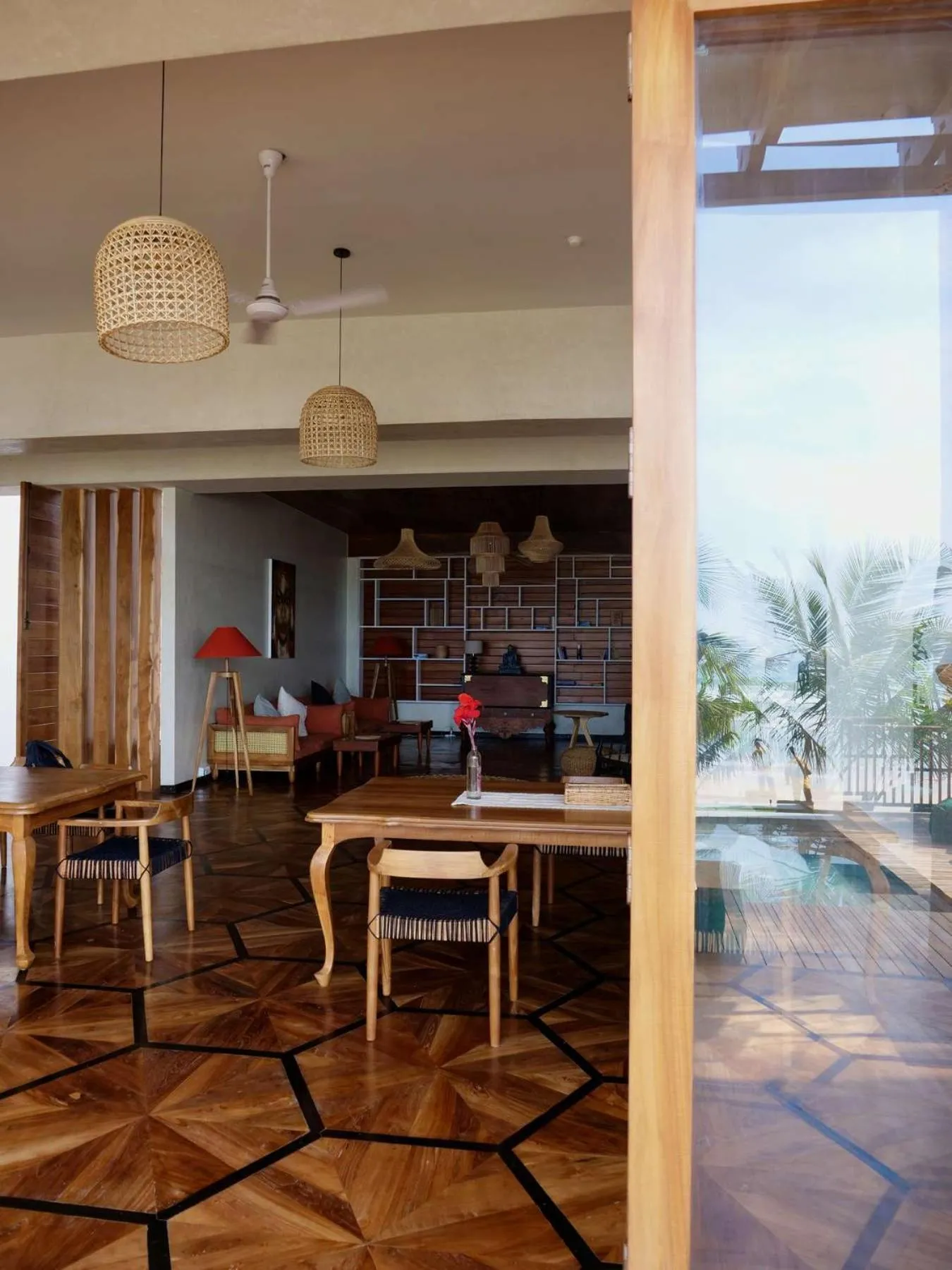 Food and drinks in Coast 67 Boutique Hotel