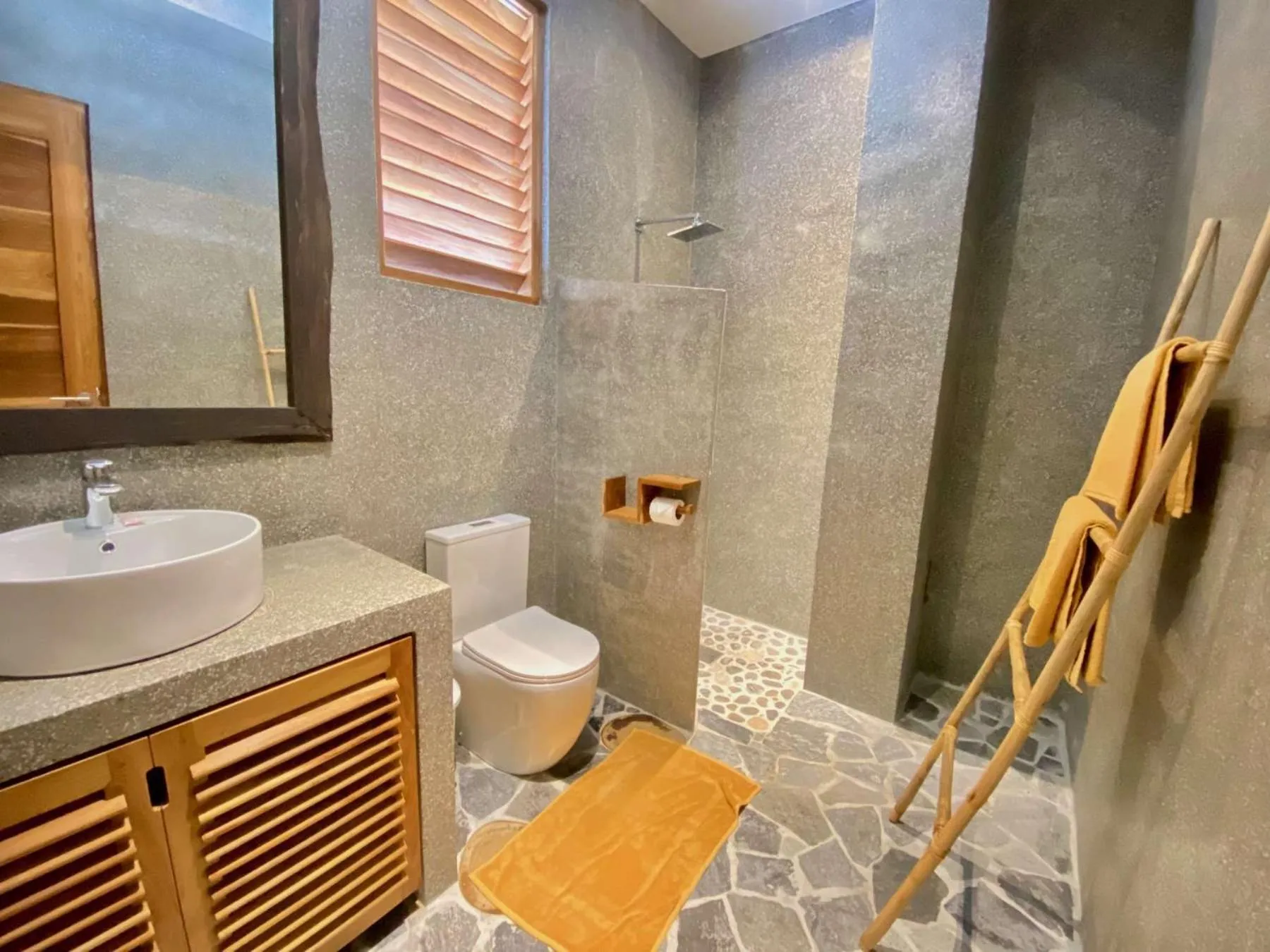 Shower in Coast 67 Boutique Hotel