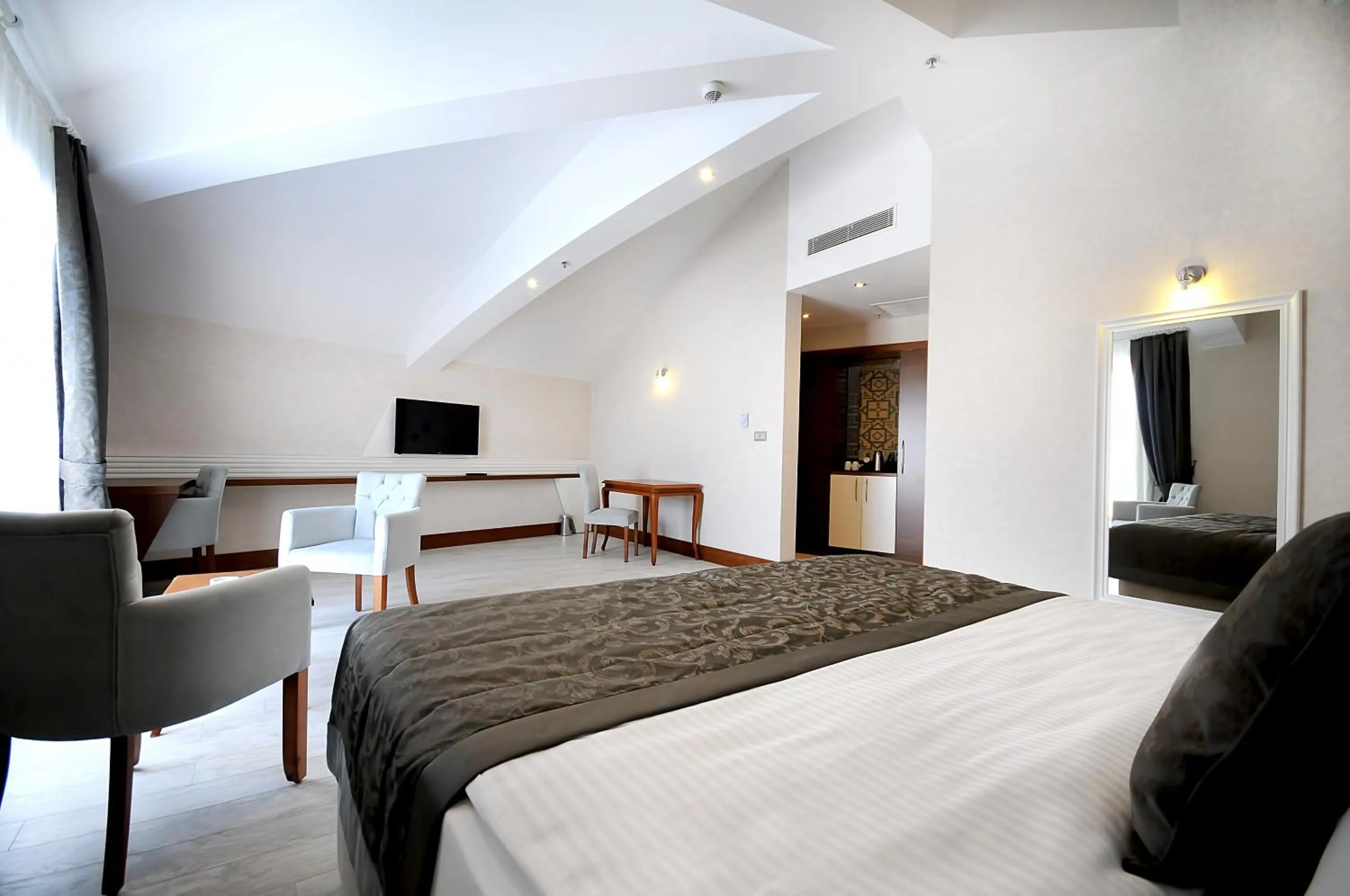 Bedroom, Bed in Elite Hotels Darica Spa & Convention Center