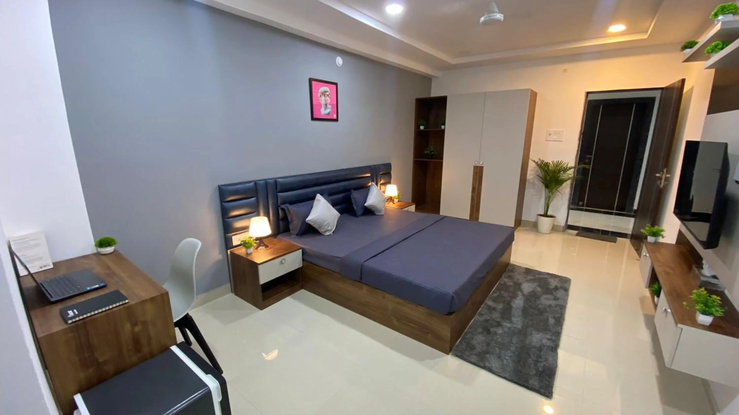 Bed in Housr 78 Madhapur Hitech City Near Yashoda Hospital