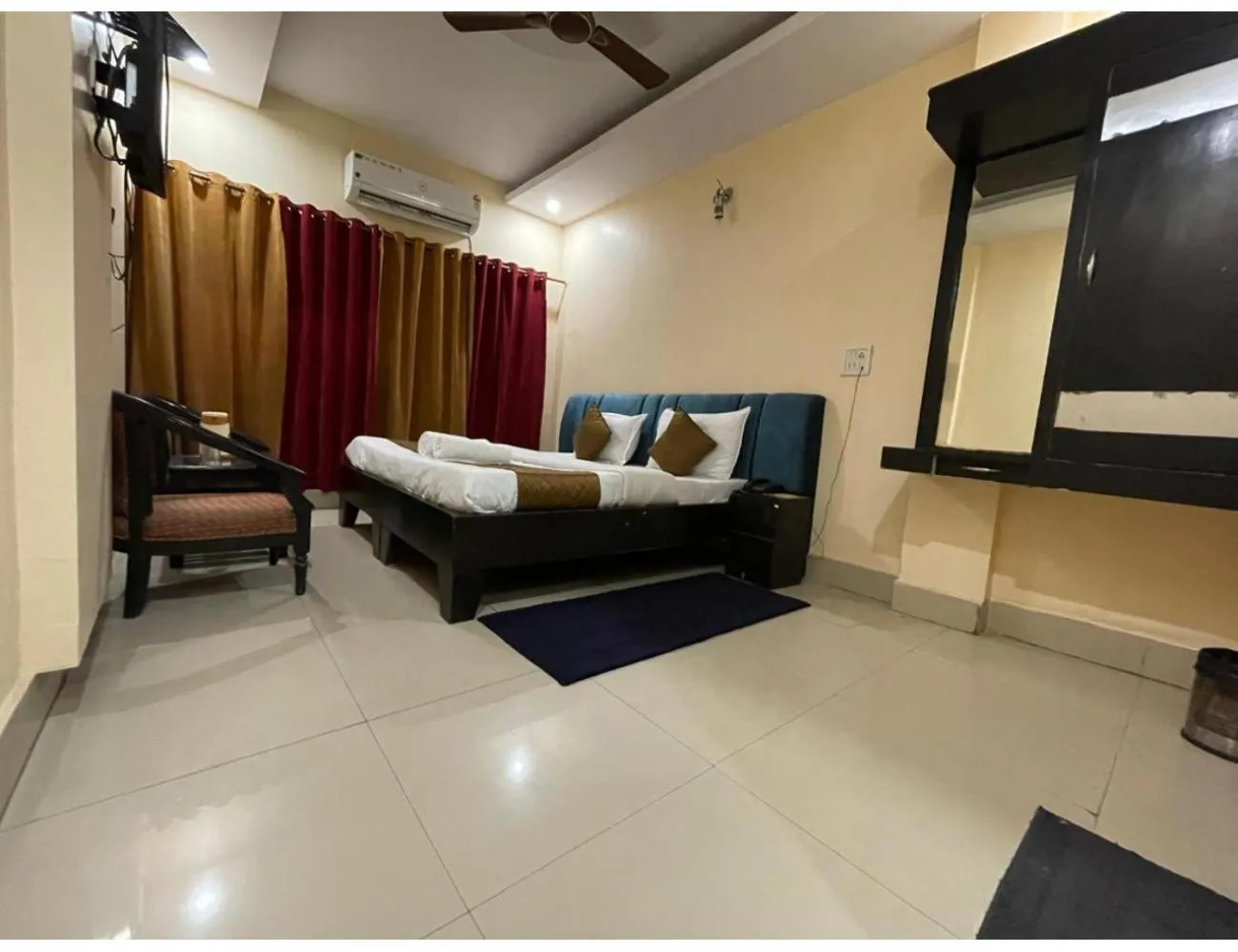 Bed in Hotel Orchid Inn, Haridwar