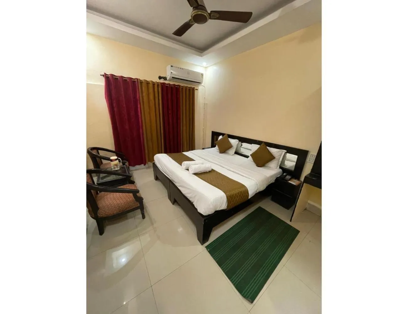 Bed in Hotel Orchid Inn, Haridwar