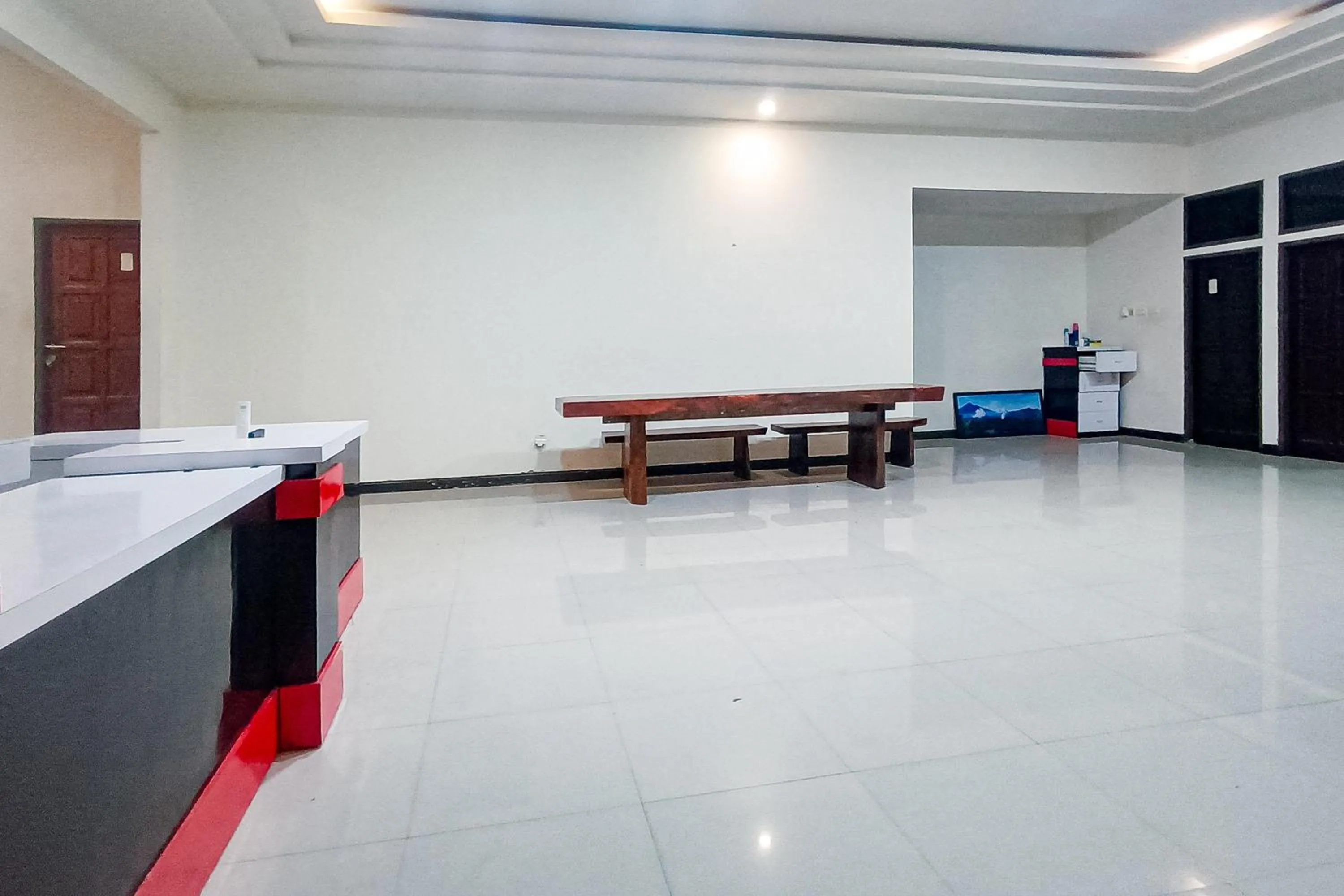 Lobby or reception in RedDoorz at RRR Guesthouse Mataram