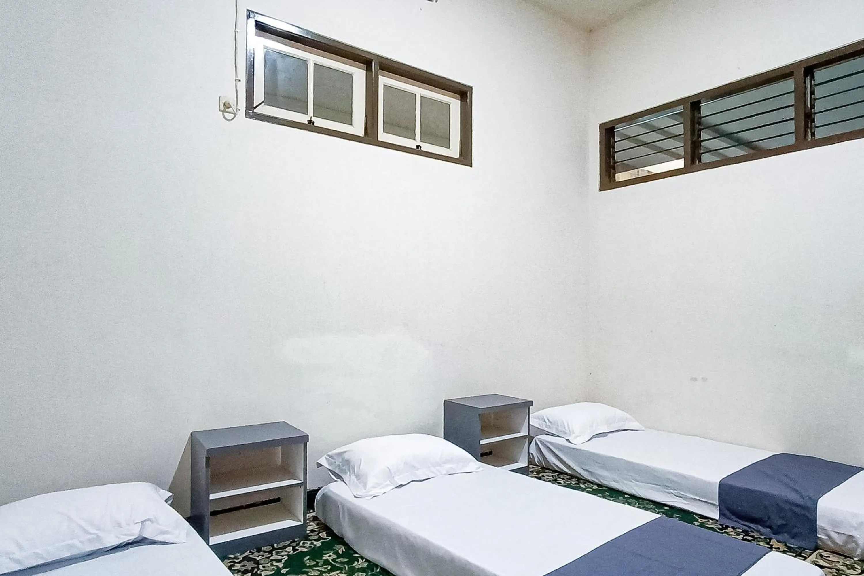 Bedroom in RedDoorz at RRR Guesthouse Mataram