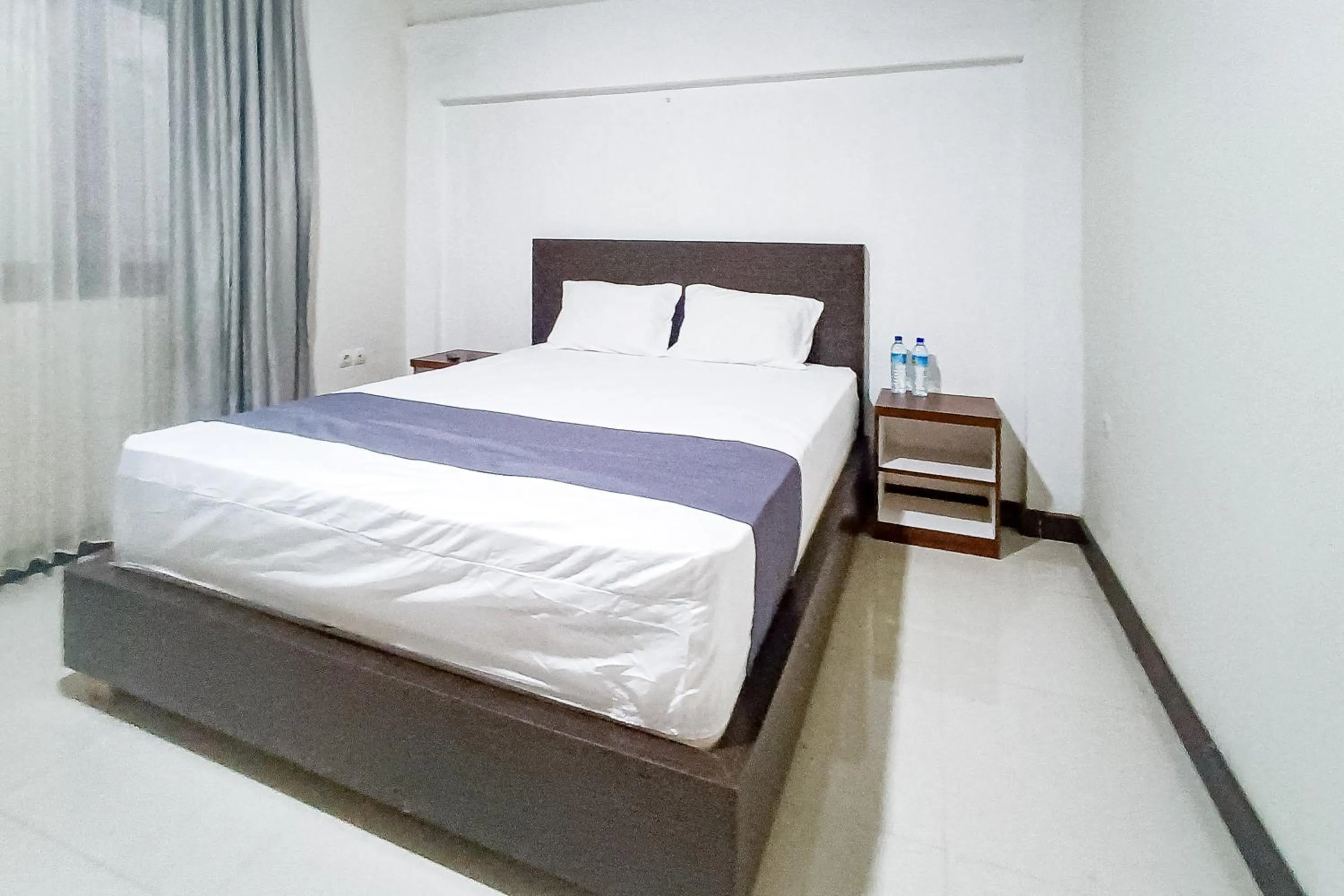 Bedroom, Bed in RedDoorz at RRR Guesthouse Mataram