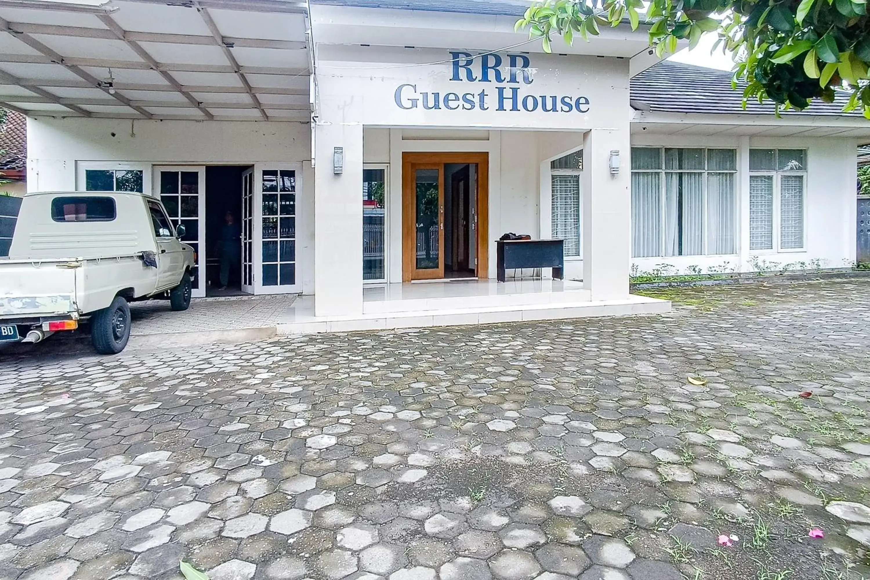 RedDoorz at RRR Guesthouse Mataram RedDoorz at RRR Guesthouse Mataram