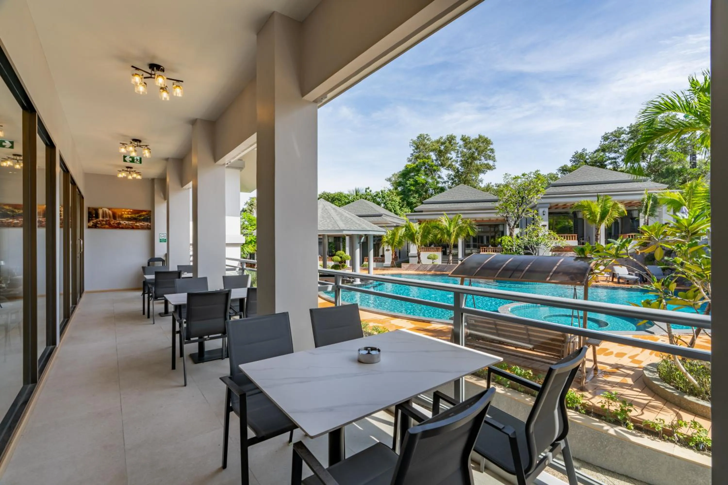 Restaurant/places to eat in AZ Sunrise Resort & Fitness Club