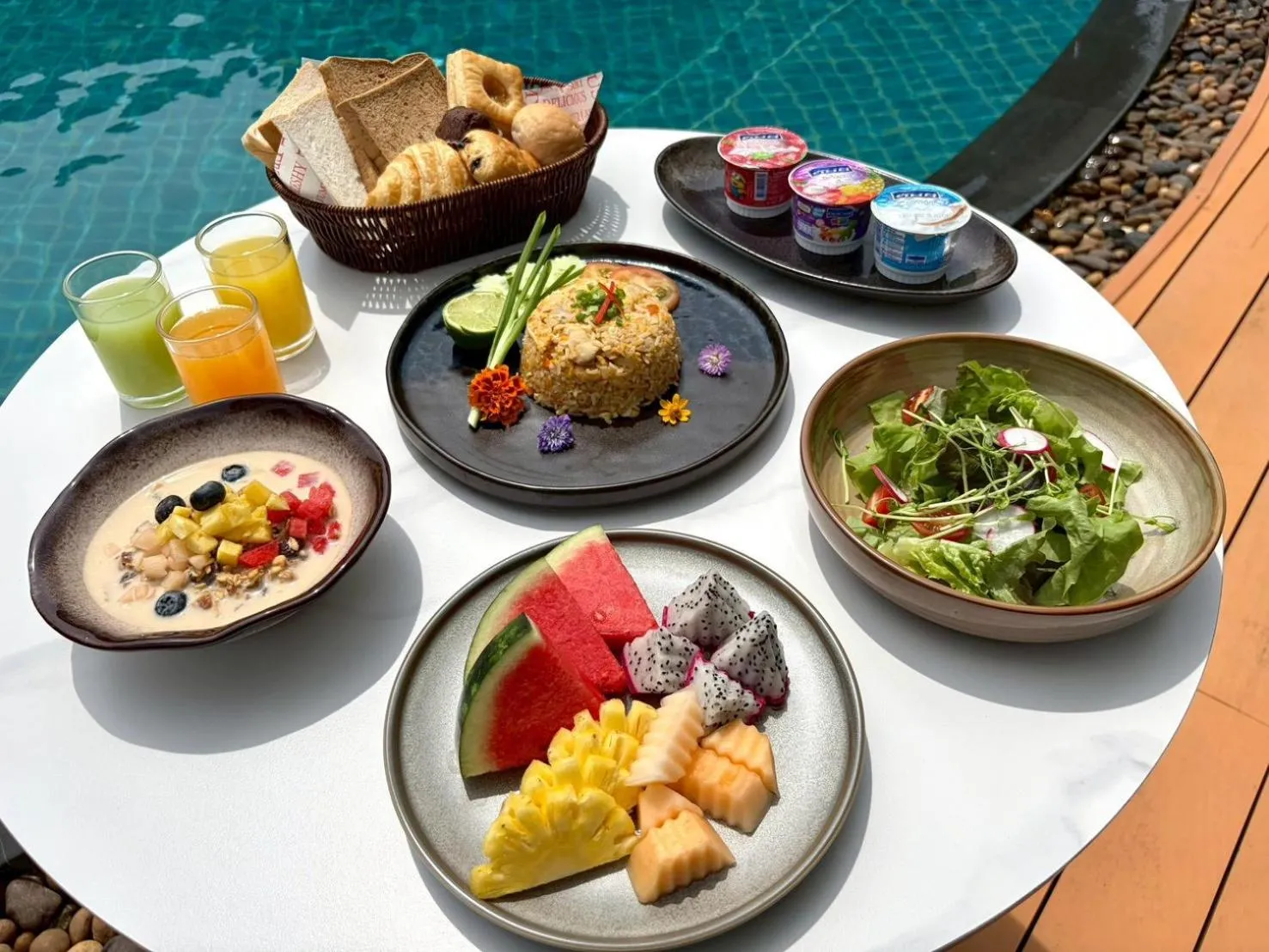 Food and drinks in AZ Sunrise Resort & Fitness Club