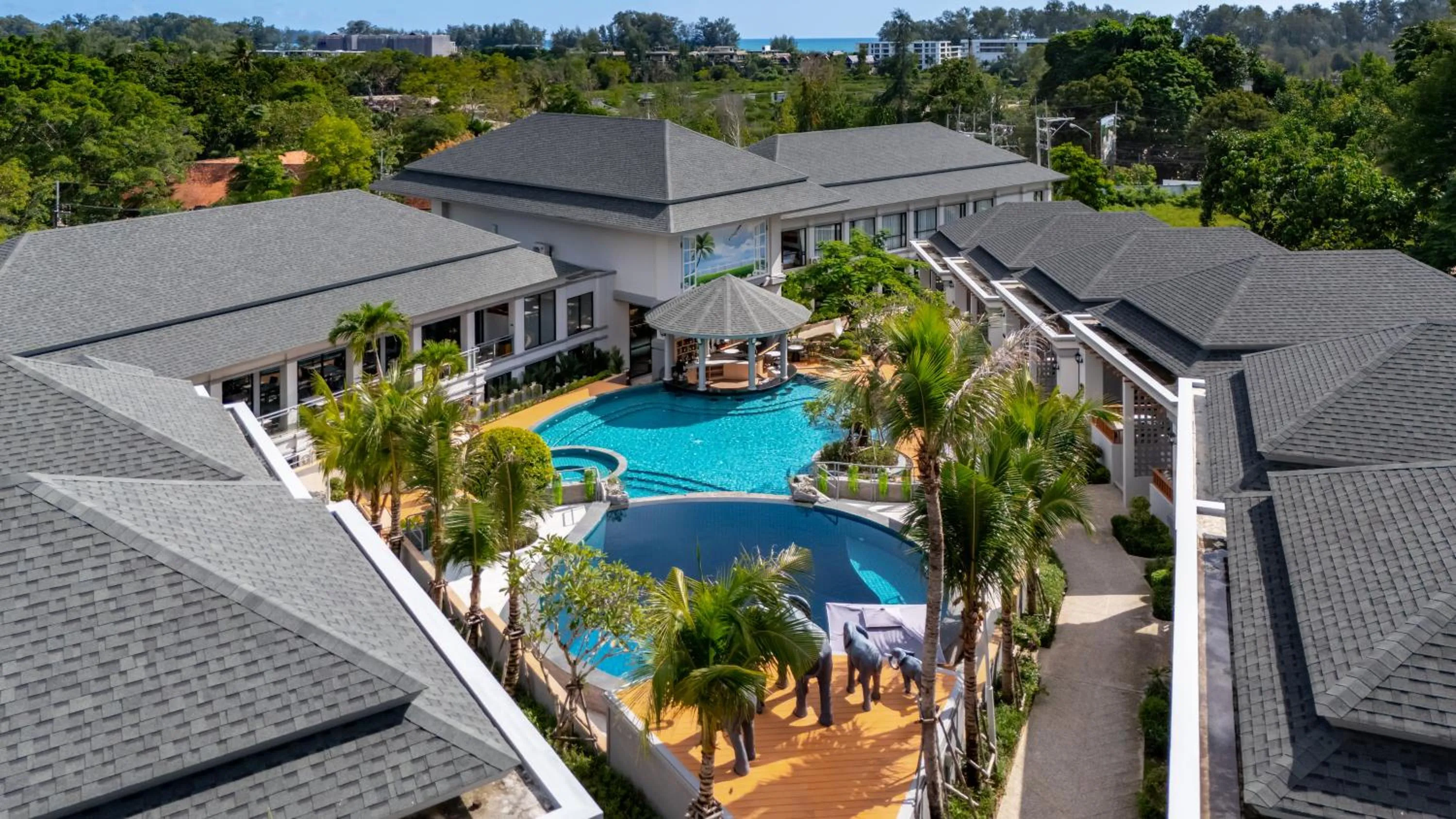 Property building in AZ Sunrise Resort & Fitness Club