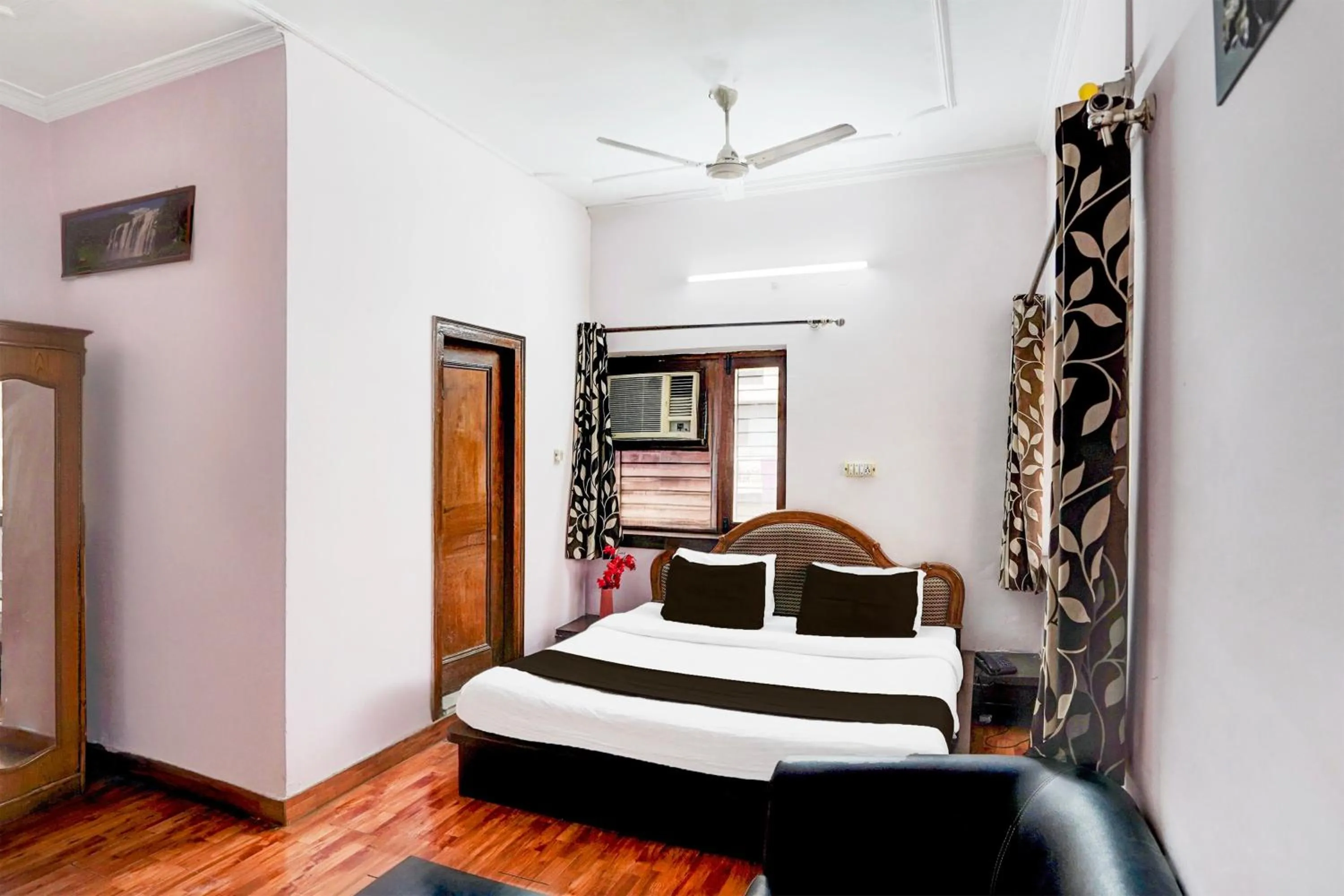 Super Hotel O Krishna Nagar Chowk Near ONGC