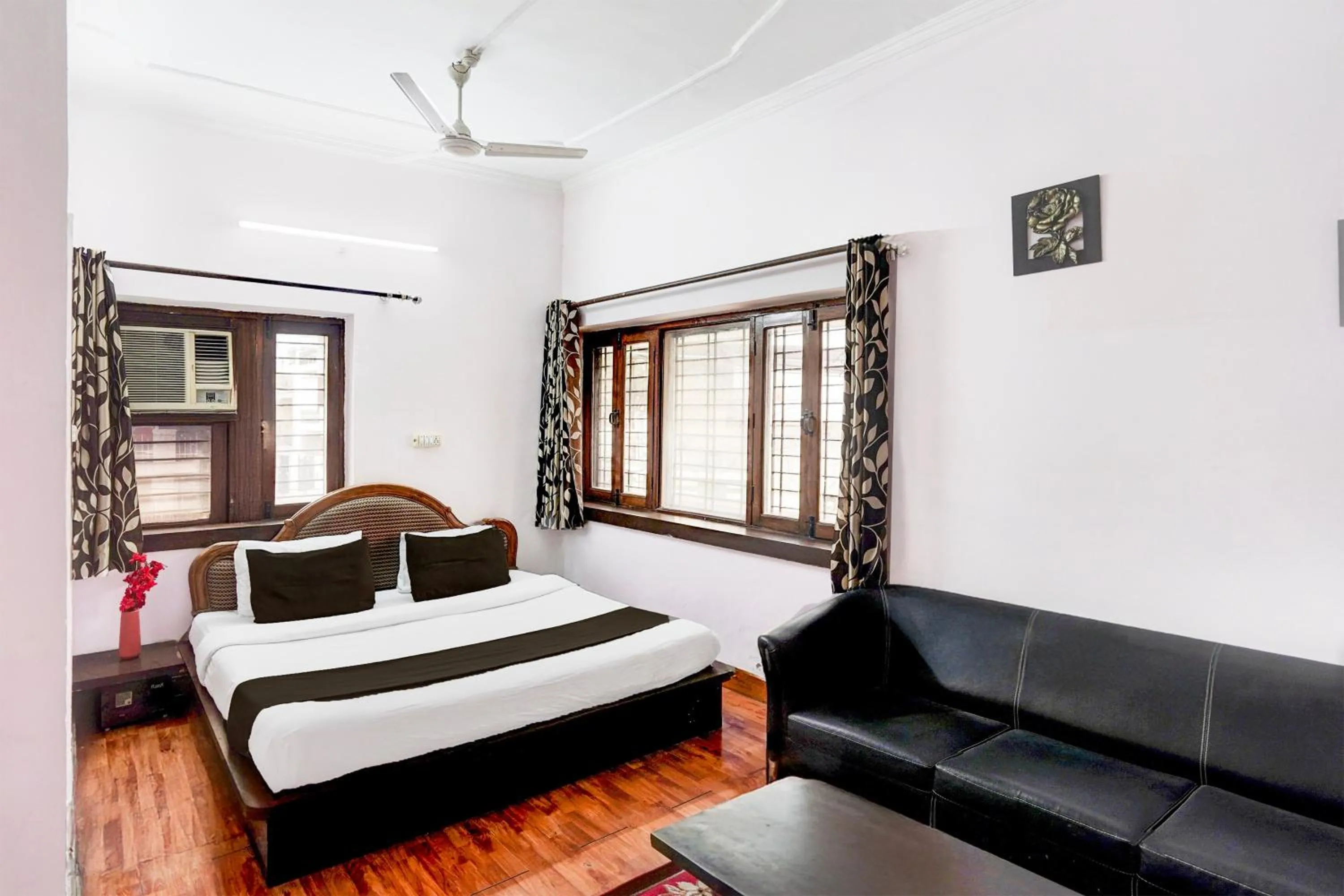 Super Hotel O Krishna Nagar Chowk Near ONGC