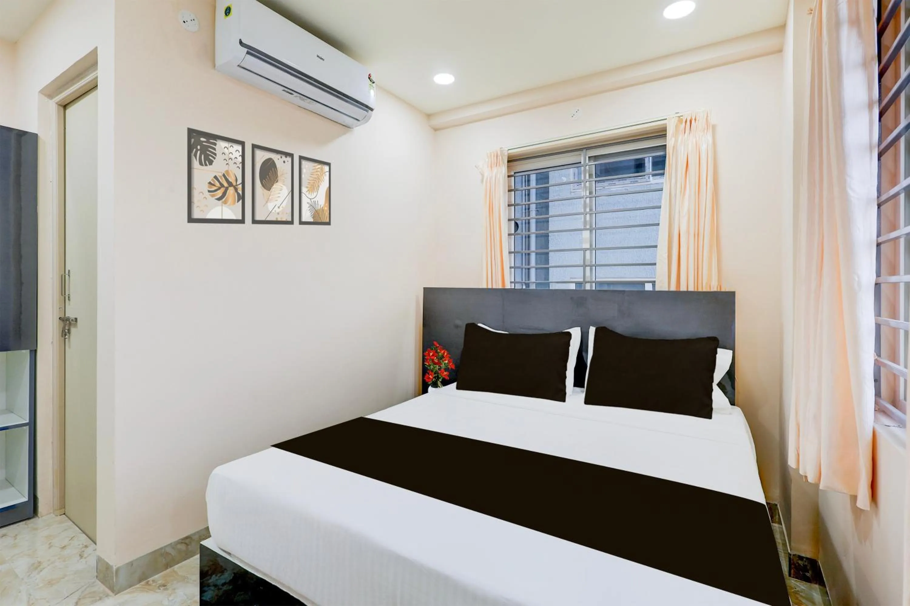 Standard Double Room - single occupancy in Super Townhouse MVP Sector With Kailasagiri Hill View
