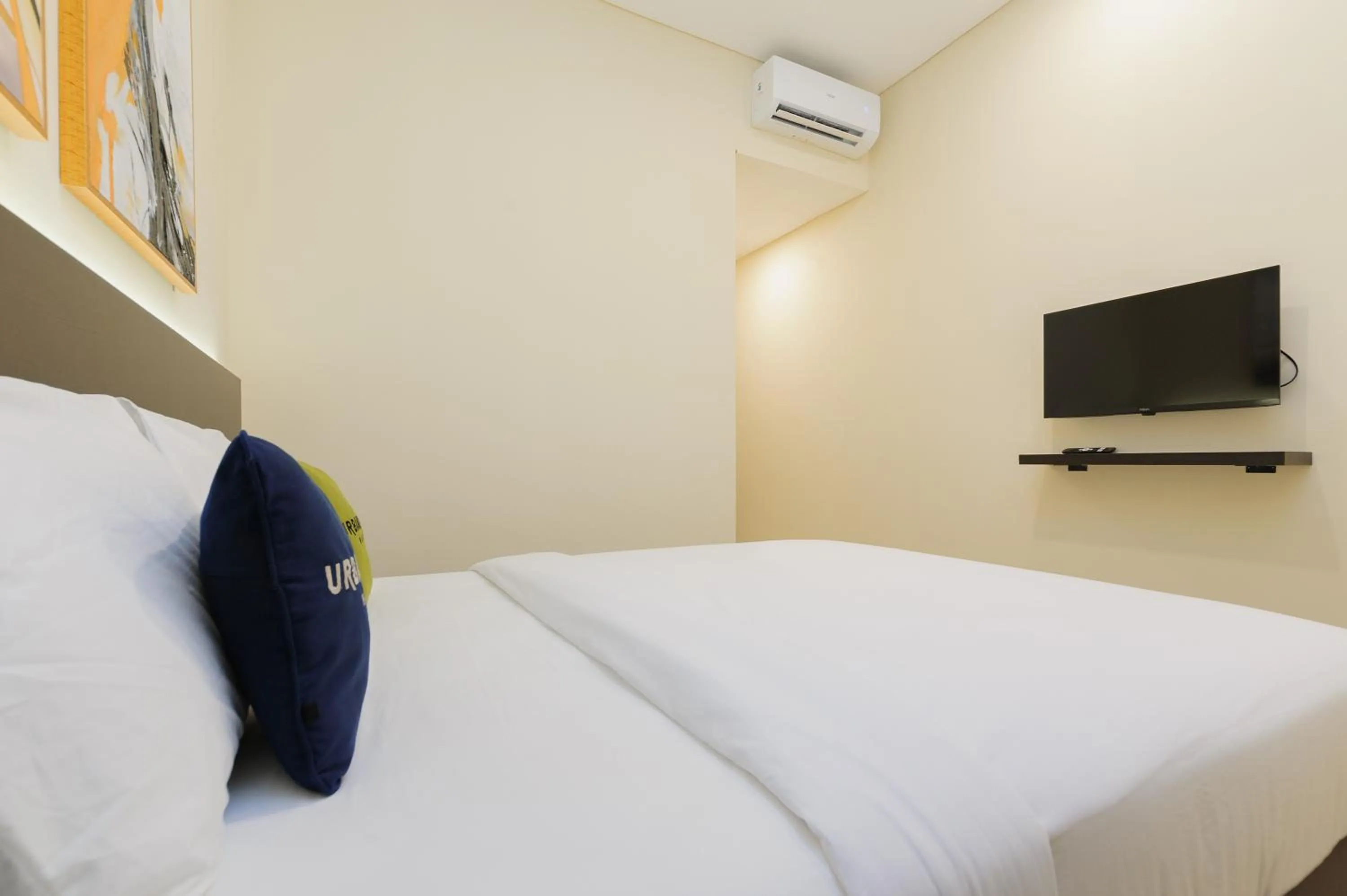Bedroom, Bed in Urbanview Hotel Vineyard Cengkareng
