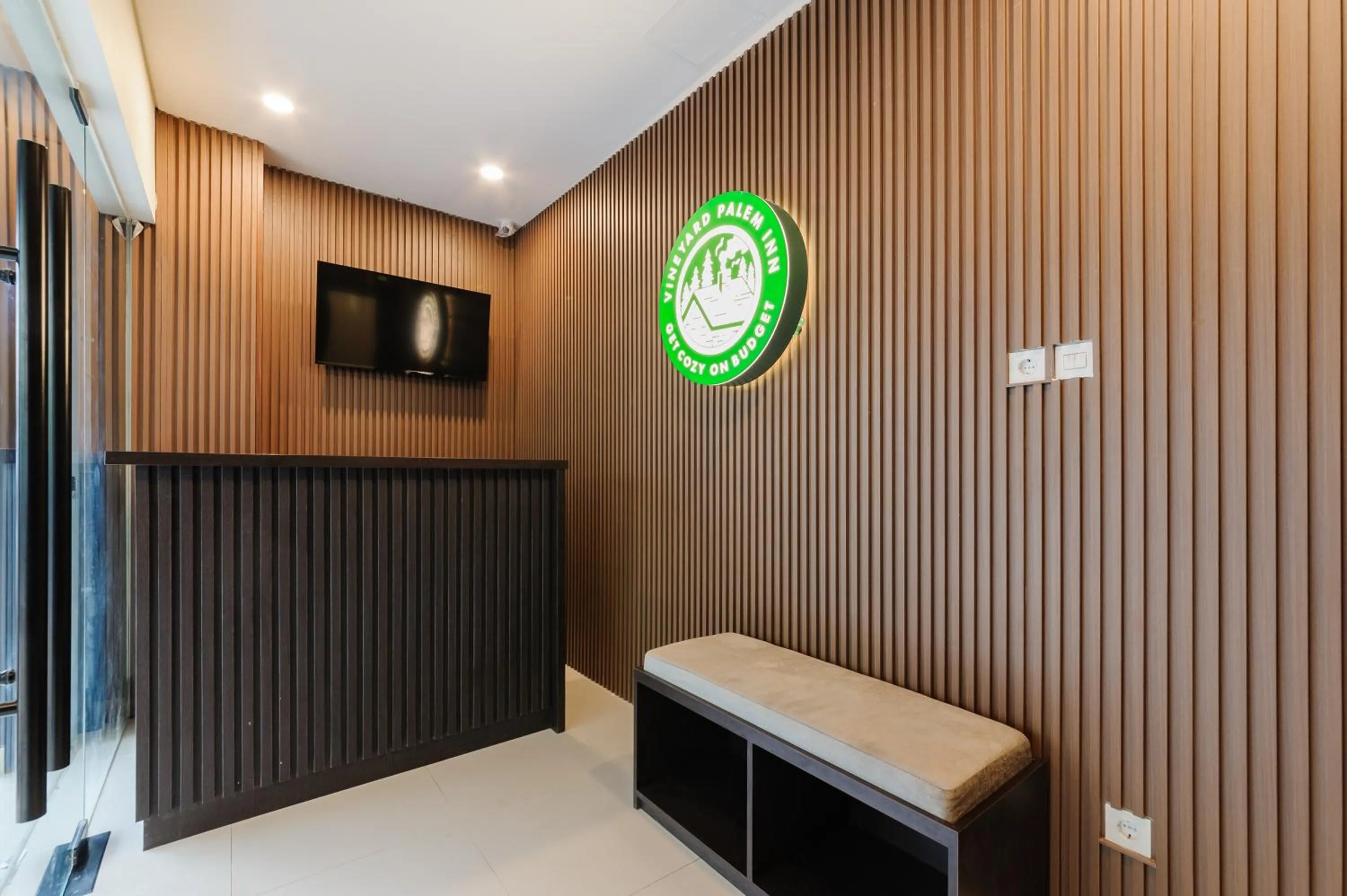 Lobby or reception in Urbanview Hotel Vineyard Cengkareng
