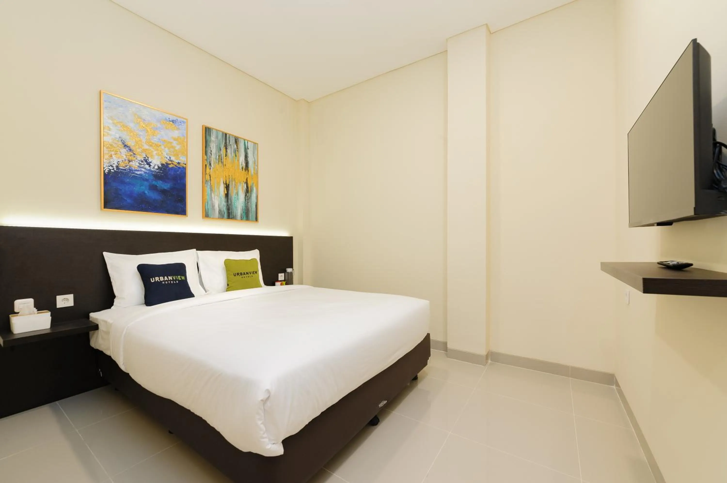 Bedroom, Bed in Urbanview Hotel Vineyard Cengkareng