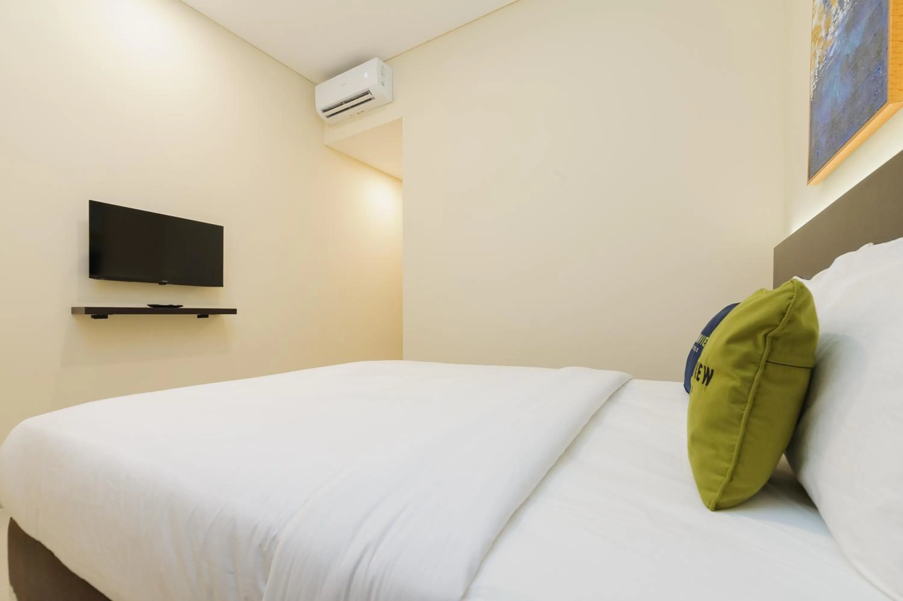 Bedroom, Bed in Urbanview Hotel Vineyard Cengkareng