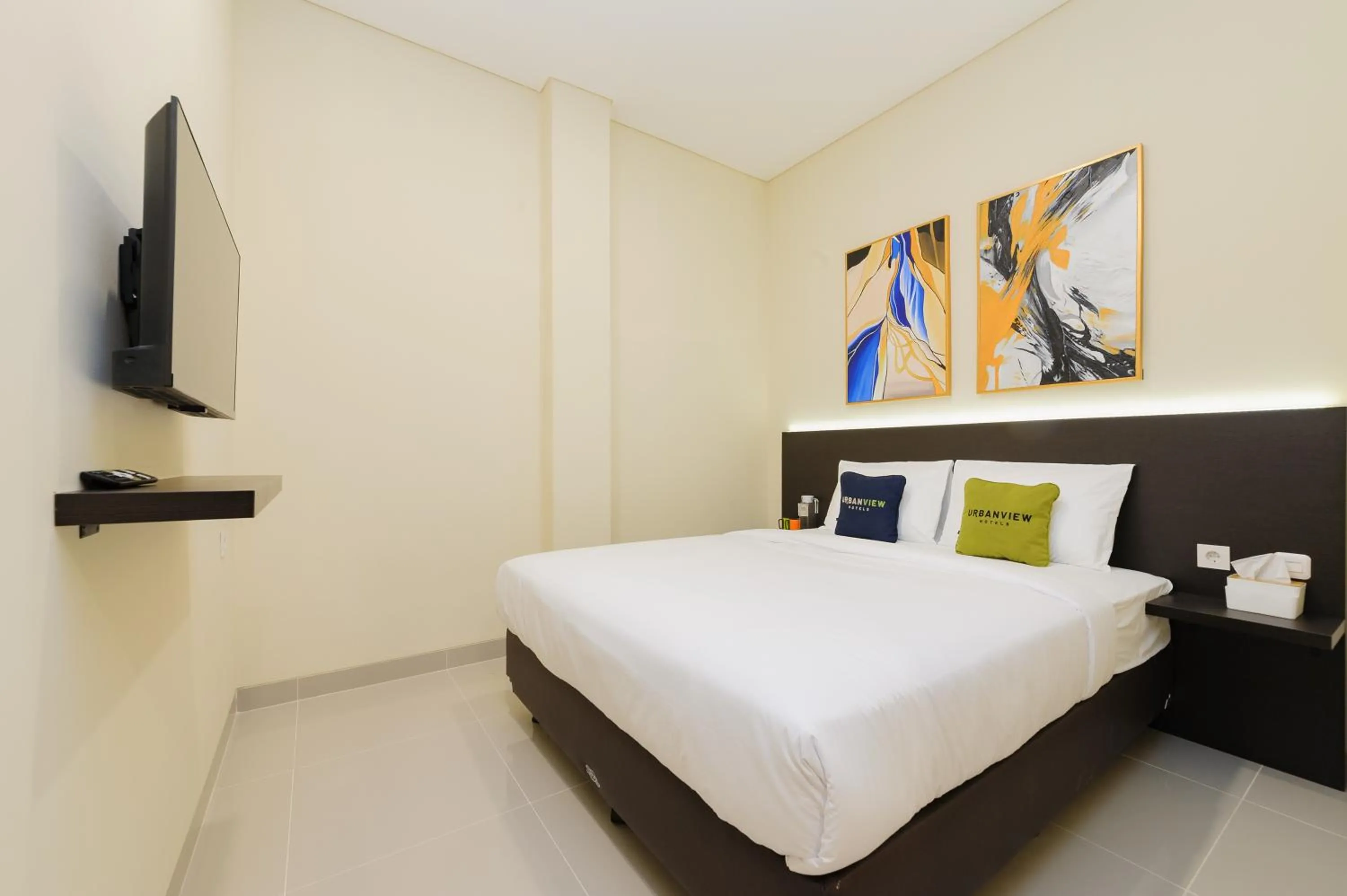 Bedroom, Bed in Urbanview Hotel Vineyard Cengkareng