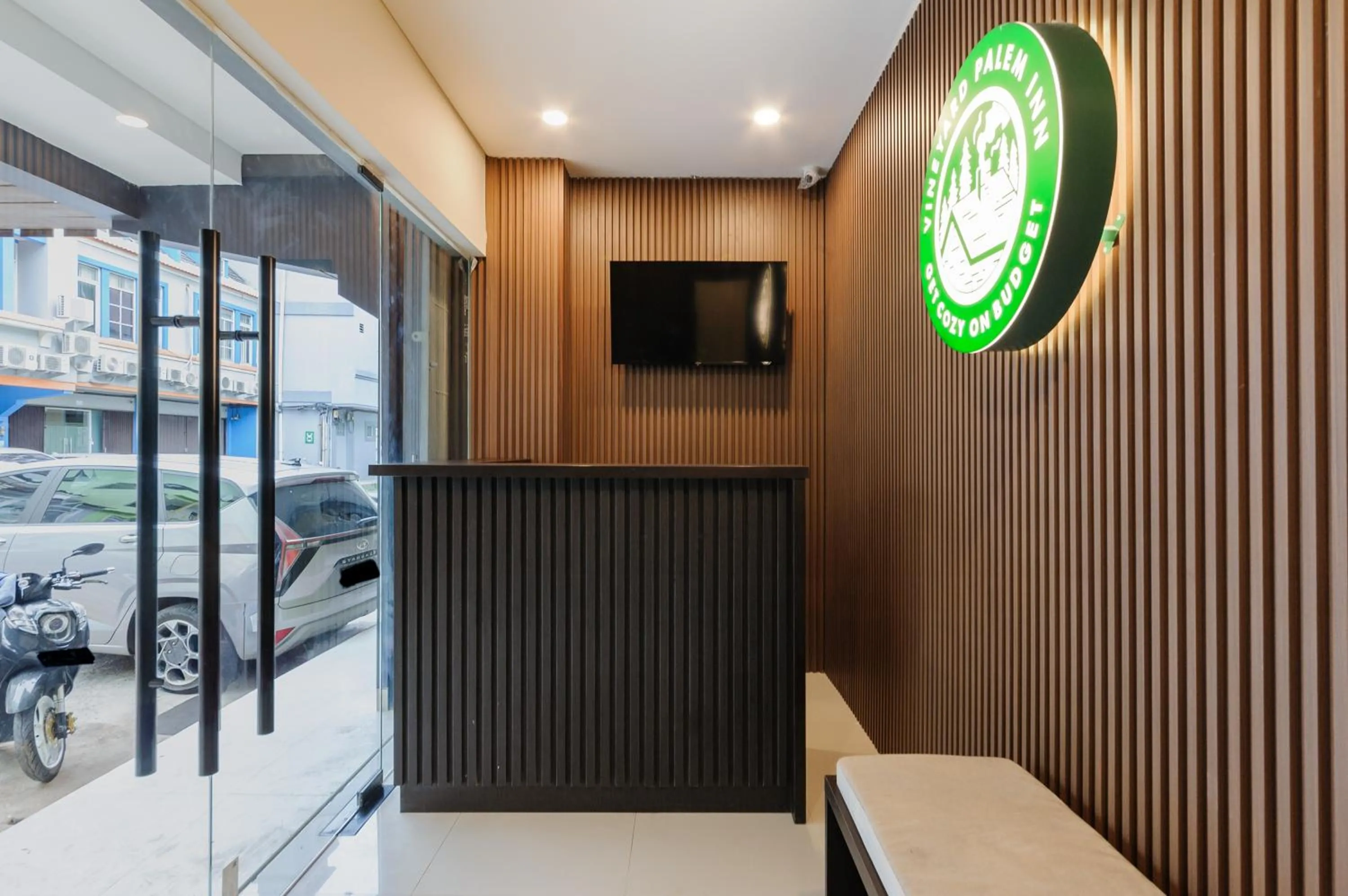 Lobby or reception in Urbanview Hotel Vineyard Cengkareng