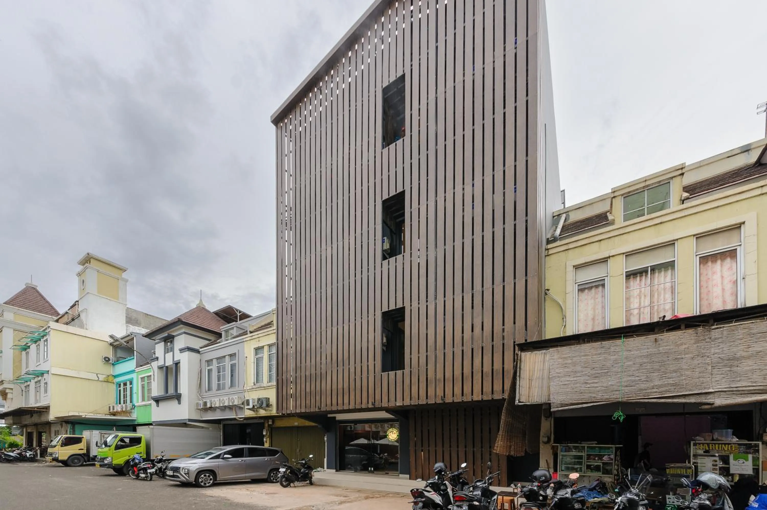 Property building in Urbanview Hotel Vineyard Cengkareng