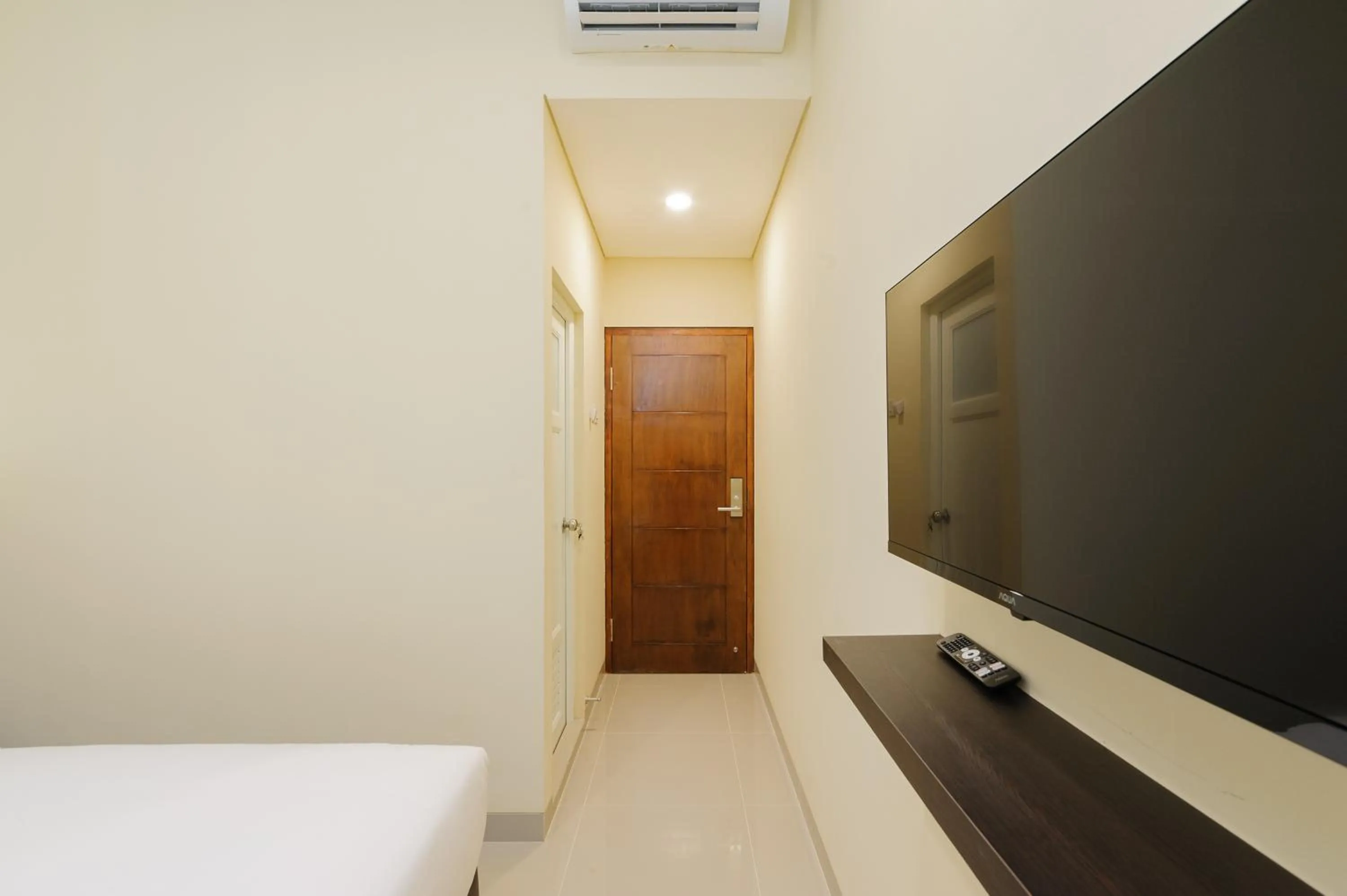 TV and multimedia, Bed in Urbanview Hotel Vineyard Cengkareng