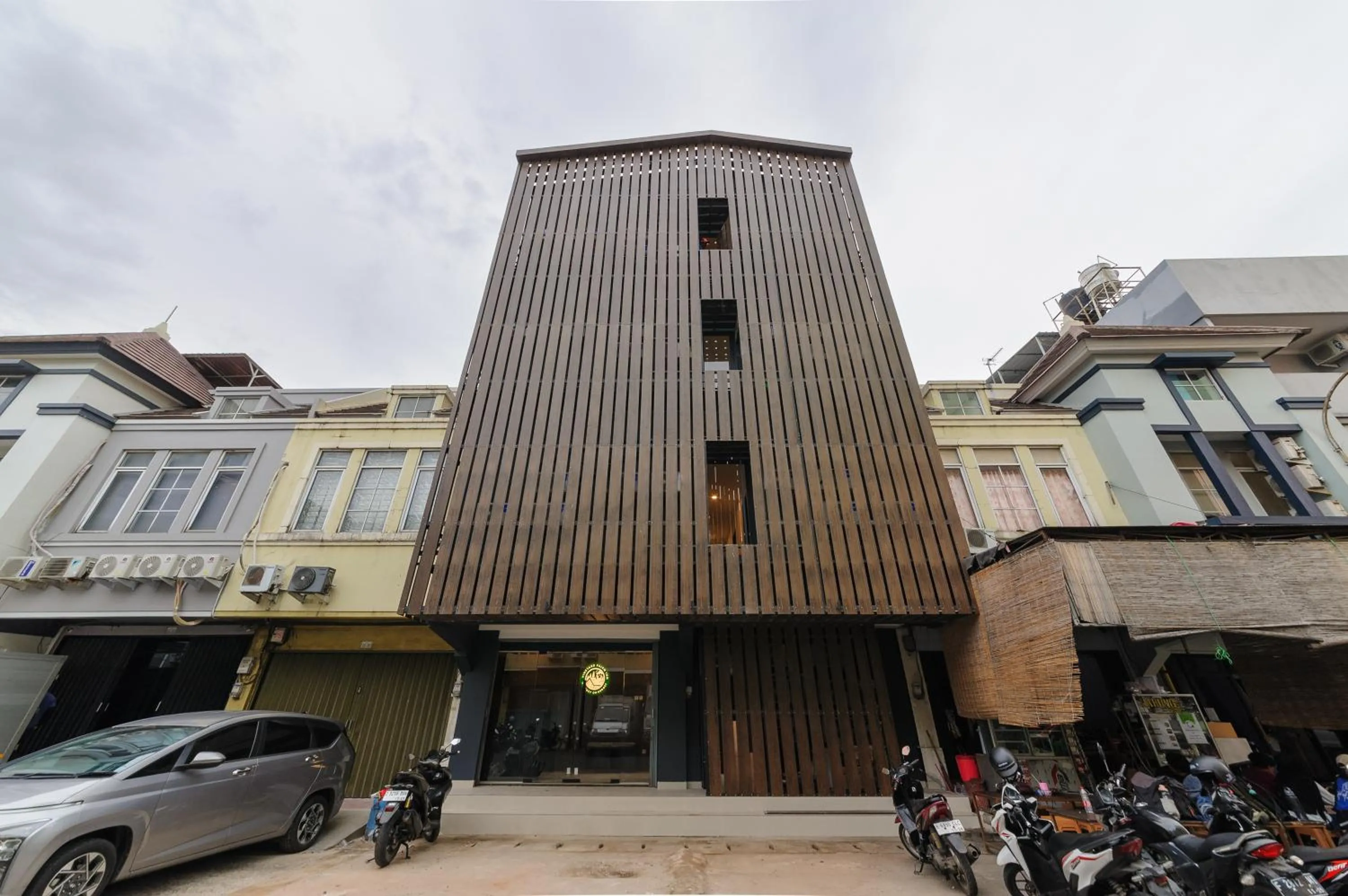 Property building in Urbanview Hotel Vineyard Cengkareng