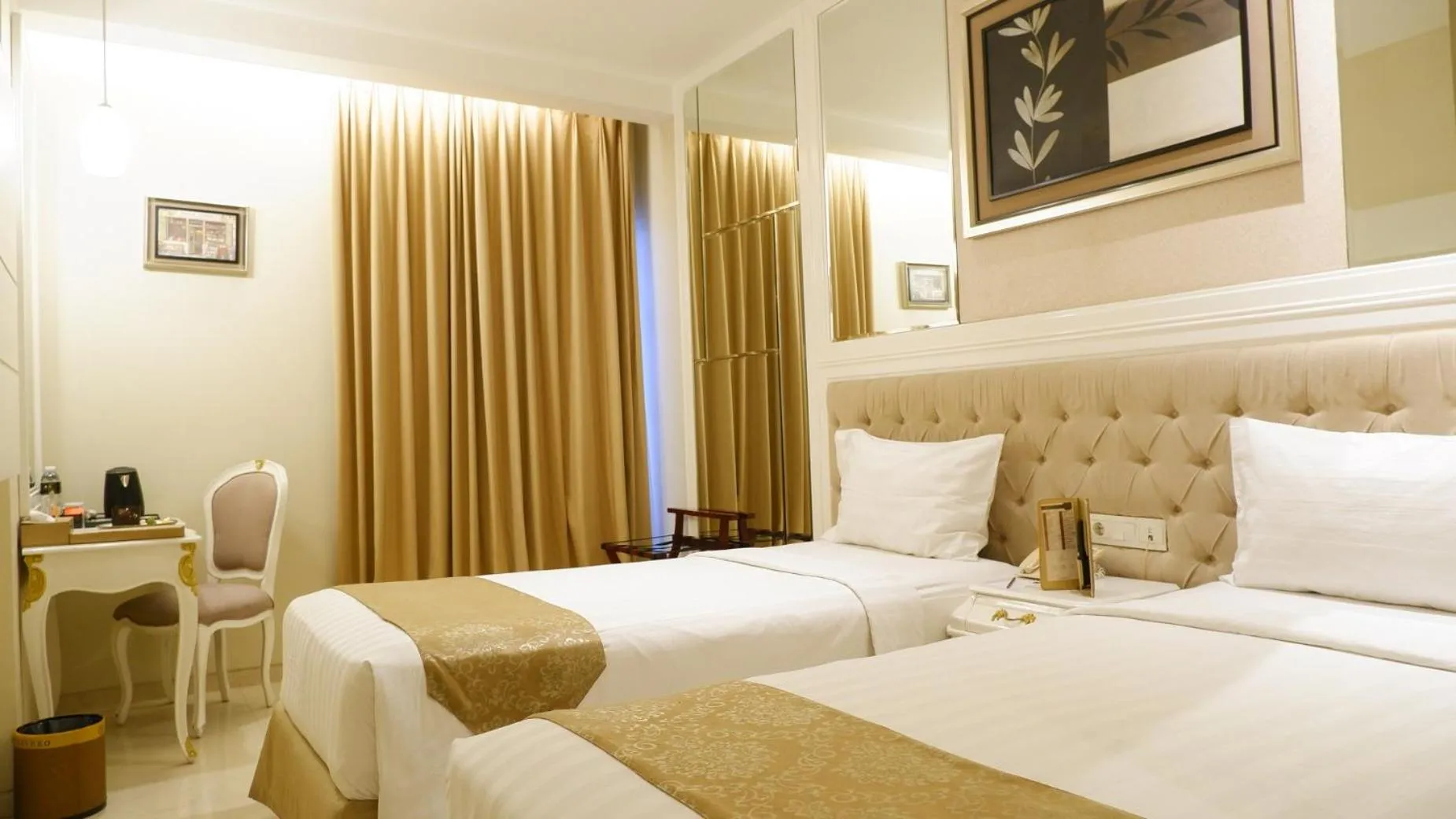 Bedroom, Bed in Grand Savero Hotel Bogor