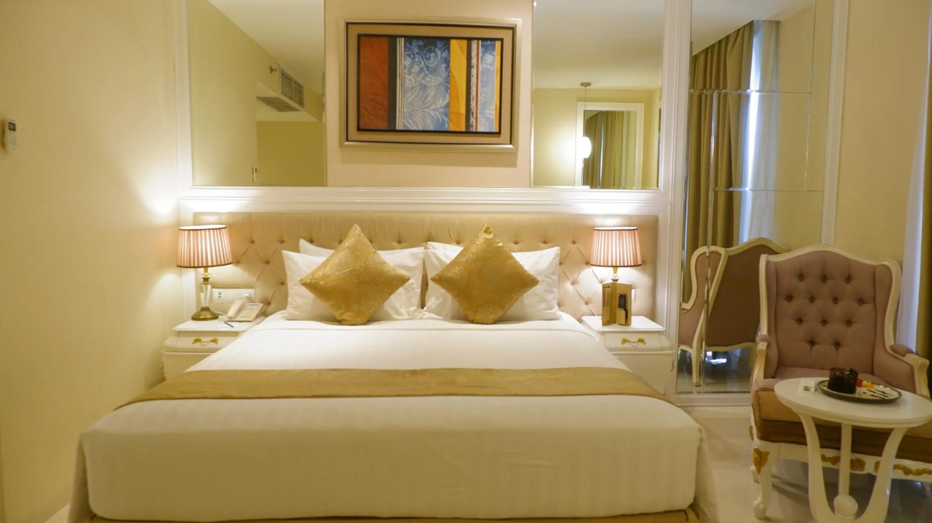 Bedroom, Bed in Grand Savero Hotel Bogor