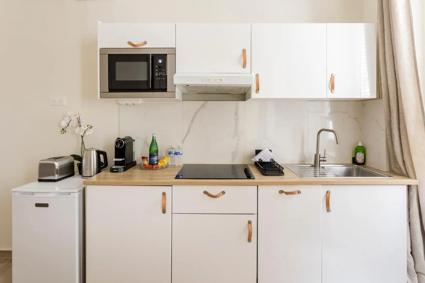 Coffee/tea facilities in Reva Suites