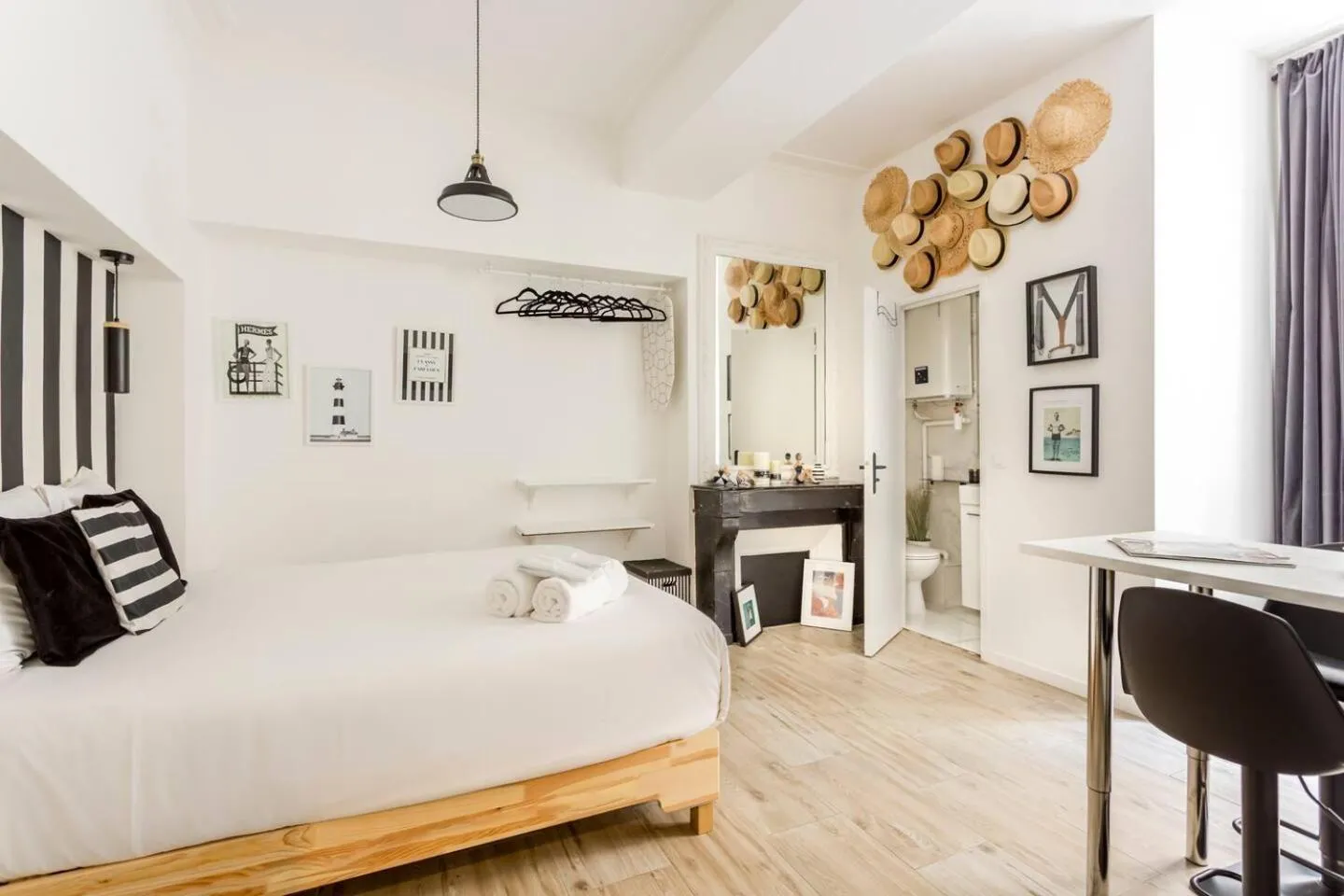 Bedroom, Bed in Reva Suites