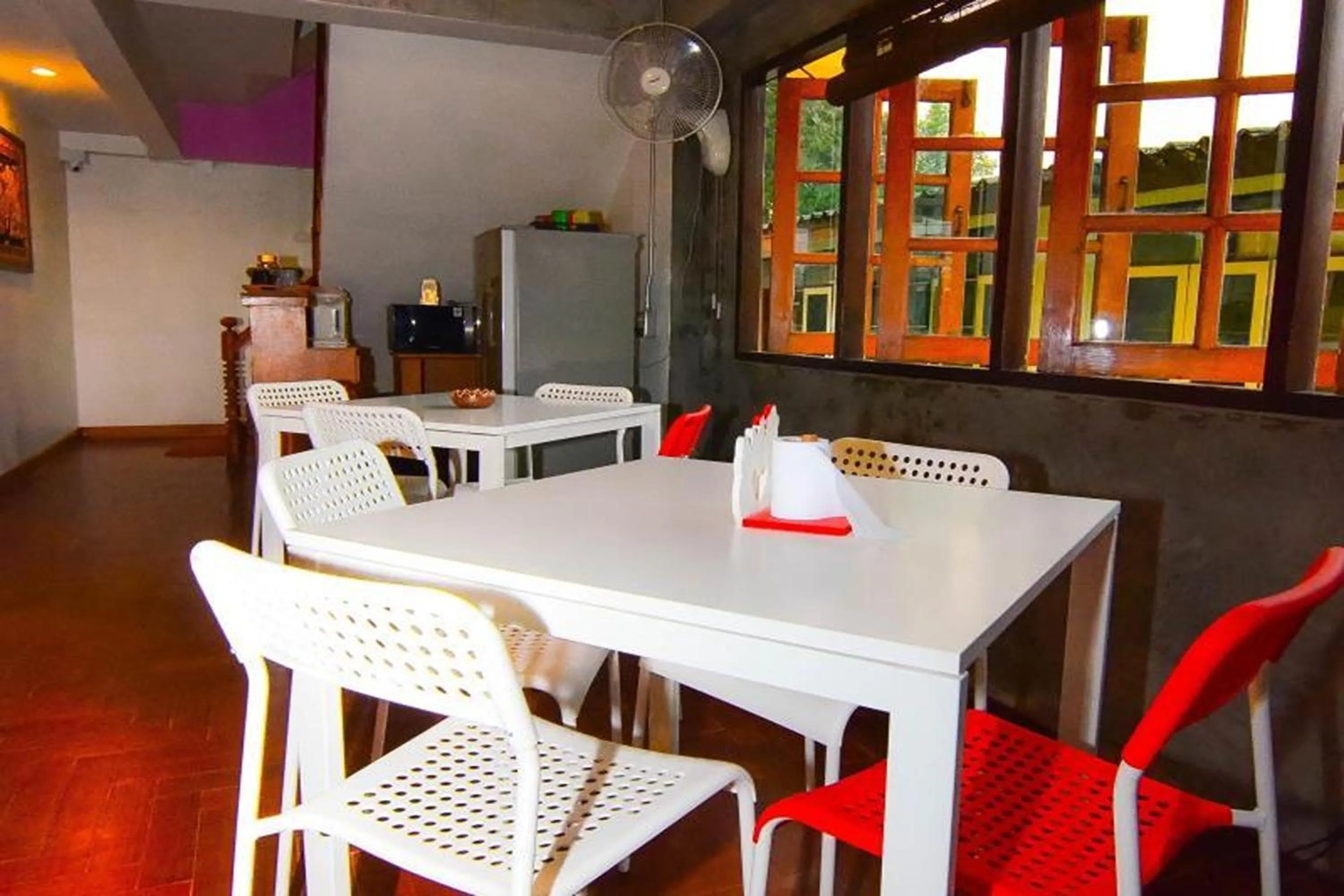 Restaurant/places to eat in Norn-Nanta House