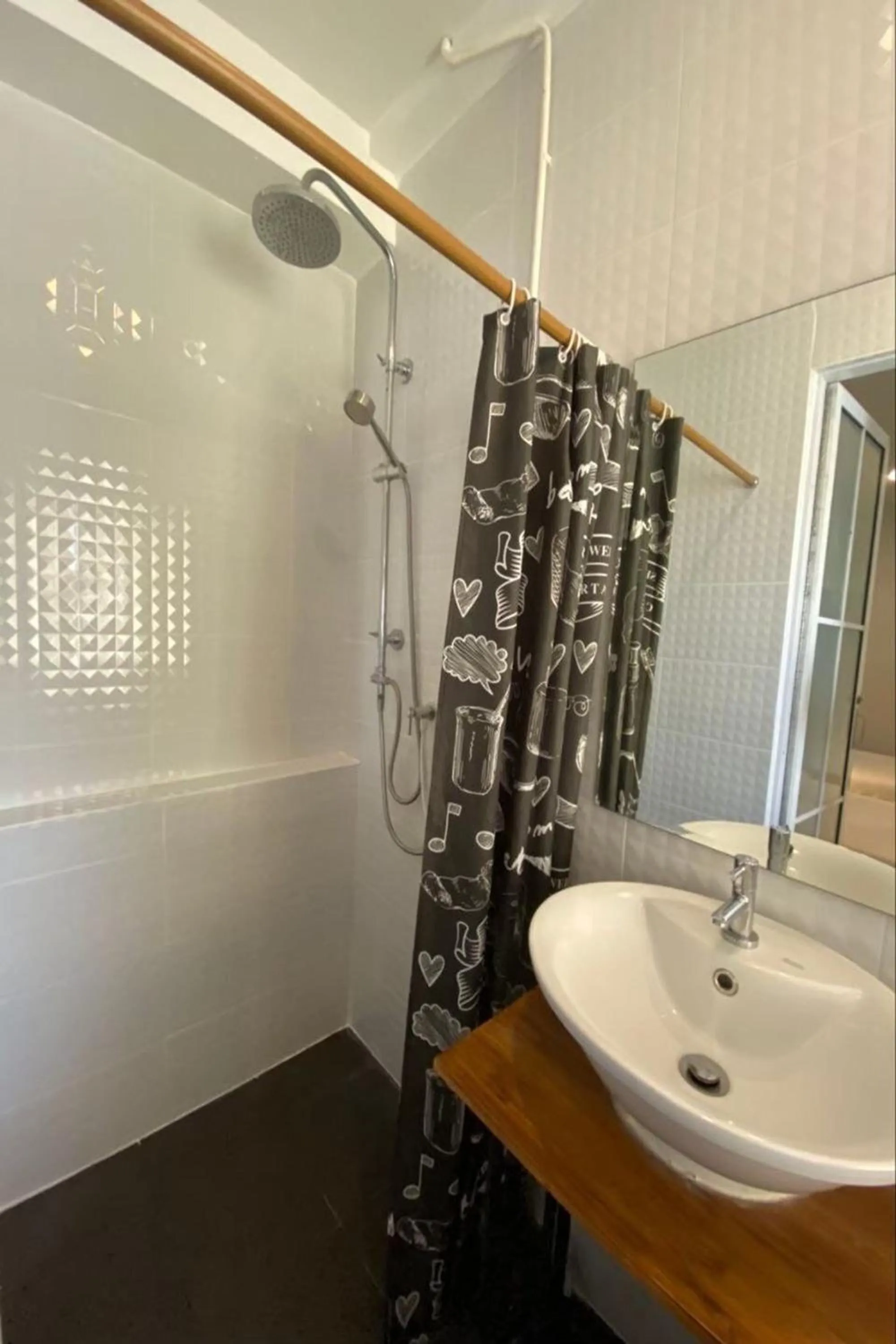 Shower in Norn-Nanta House